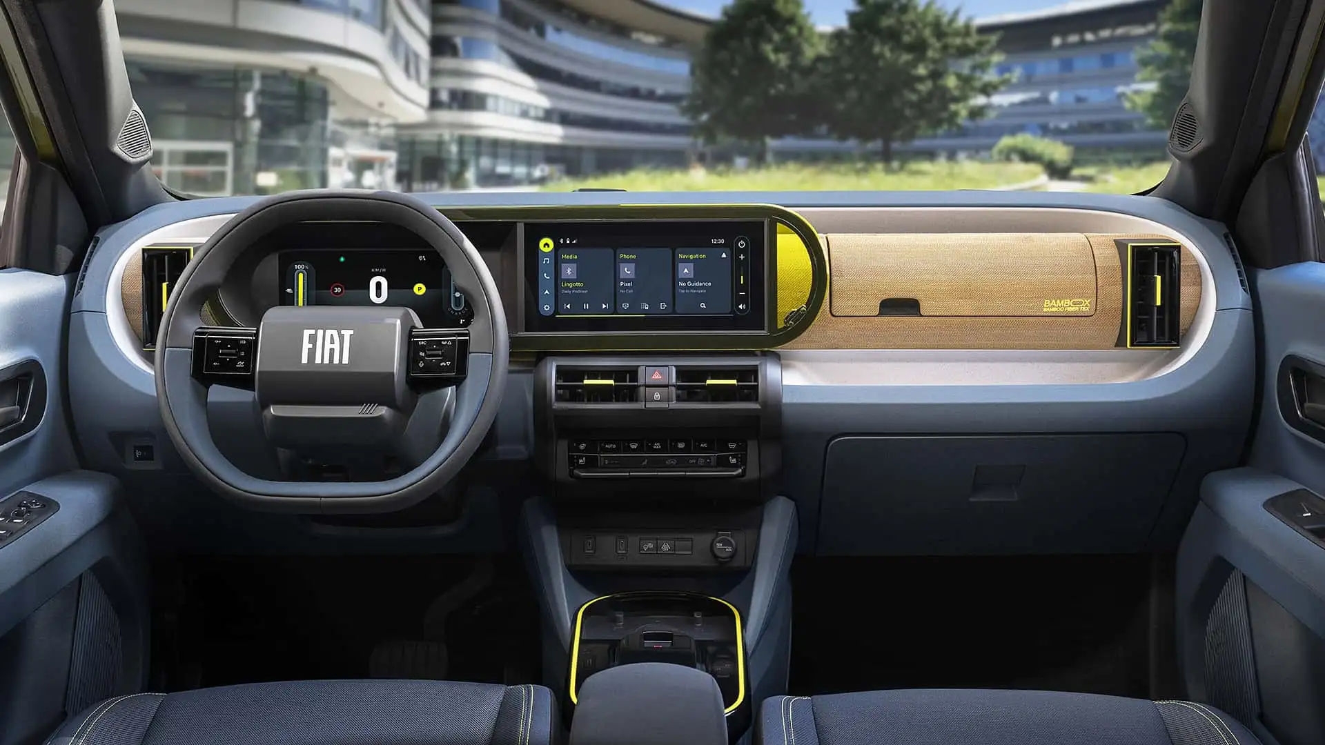 Interni della Fiat Grande Panda 2024 con display touchscreen, materiali eco-friendly come il bambù e volante multifunzione. Comfort e tecnologia avanzata disponibili nelle concessionarie Fiat a Firenze.