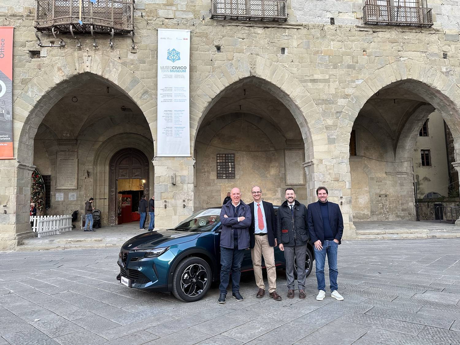 Nuova Alfa Romeo Junior del Gruppo Brandini esposta al Duomo di Pistoia durante l’evento per il centenario di Carlo Chiti.