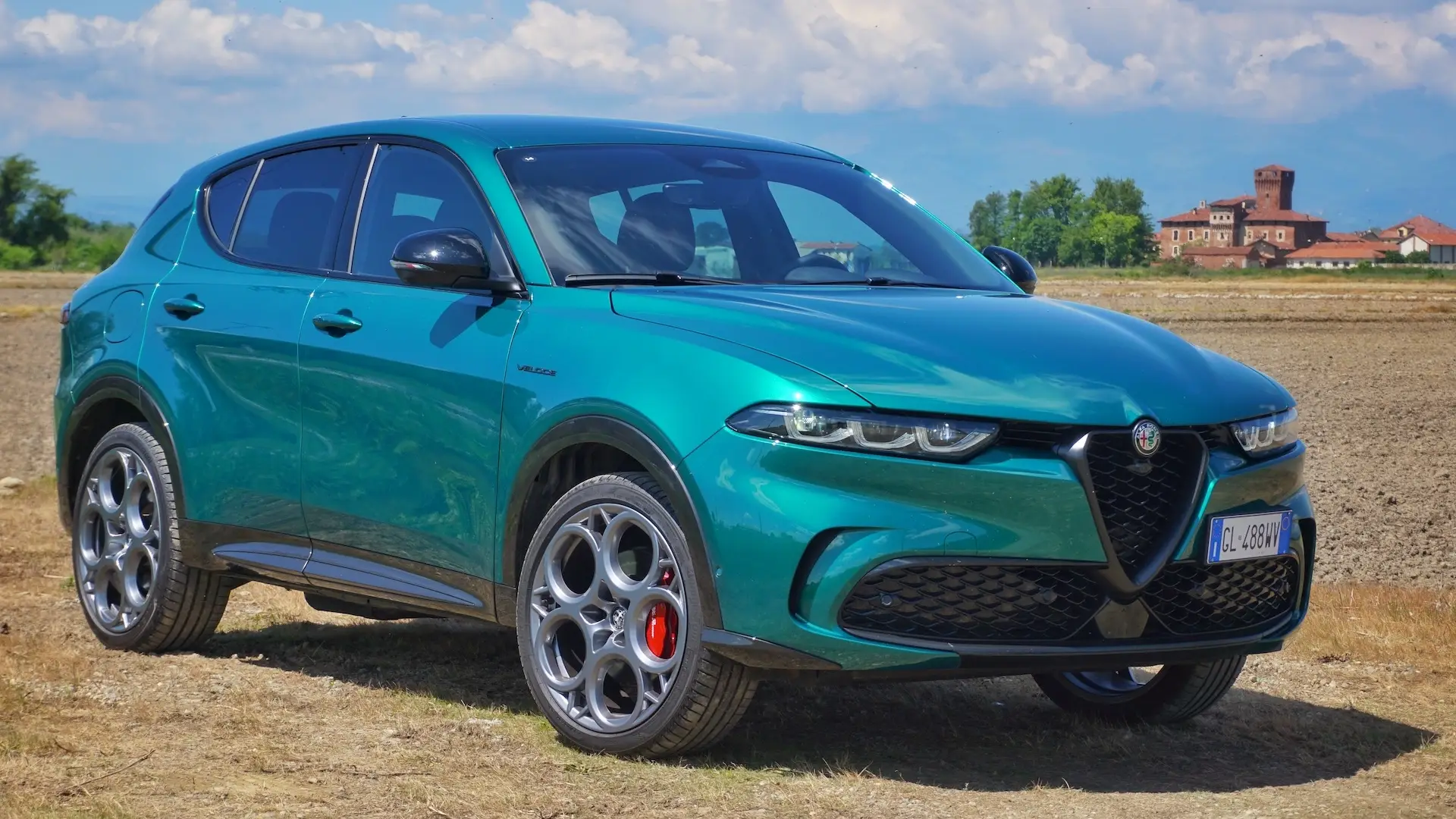 Alfa Romeo Tonale 2024, il SUV compatto italiano con design distintivo e tecnologie avanzate, disponibile presso le concessionarie del Gruppo Brandini a Firenze Nord (Osmannoro), Pistoia e Grosseto.