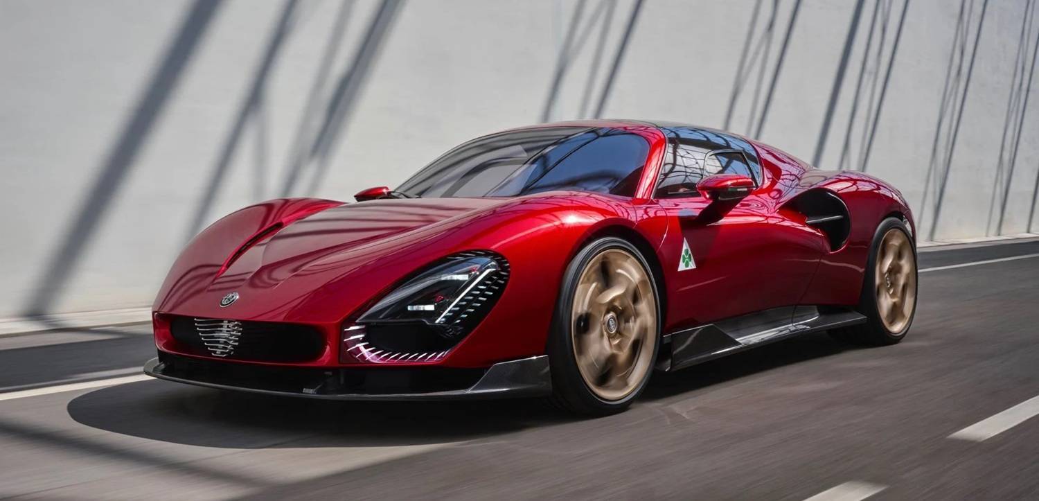 La nuova Alfa Romeo 33 Stradale 2025 in versione moderna: il ritorno esclusivo della leggendaria supercar, raccontato da Brandini.