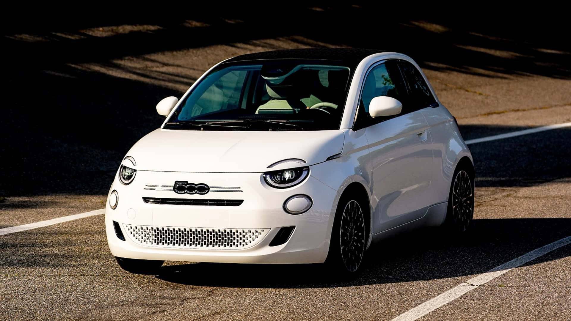 Foto di copertina per l'articolo, con appunto la nuova Fiat 500 Hybrid presto sul mercato italiano e disponibile nelle concessionarie del Gruppo Brandini.