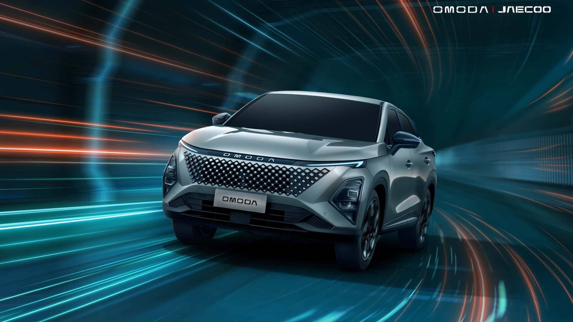 Foto frontale della vettura Omoda 5 Model Year 2025 per l'anniversario del modello.