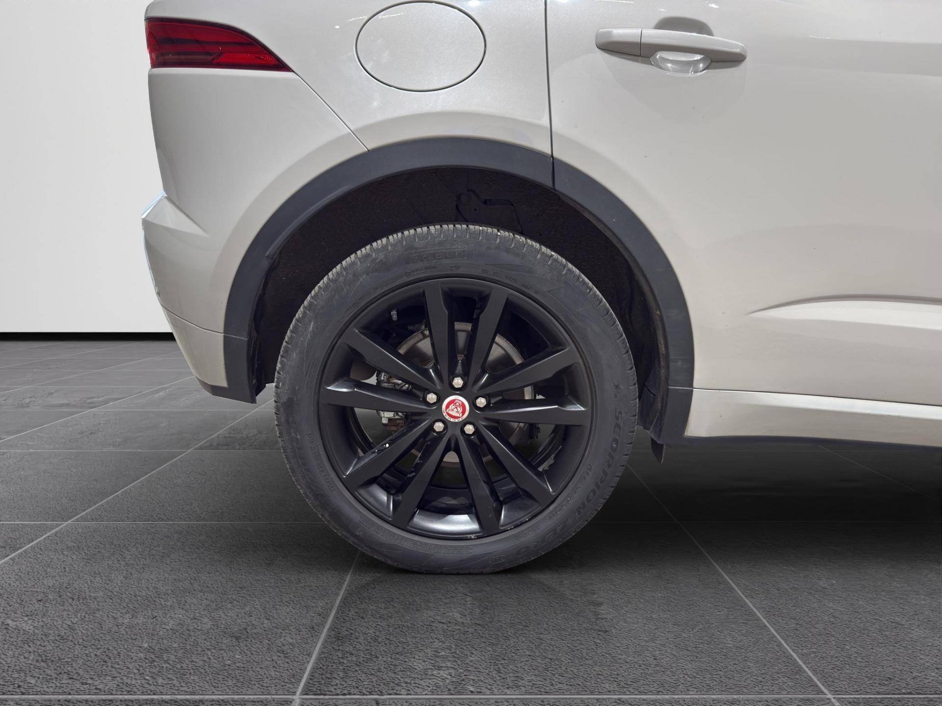 JAGUAR E-Pace E-Pace 2.0d i4 mhev R-Dynamic S awd 163cv auto usata in pronta consegna - Brandini