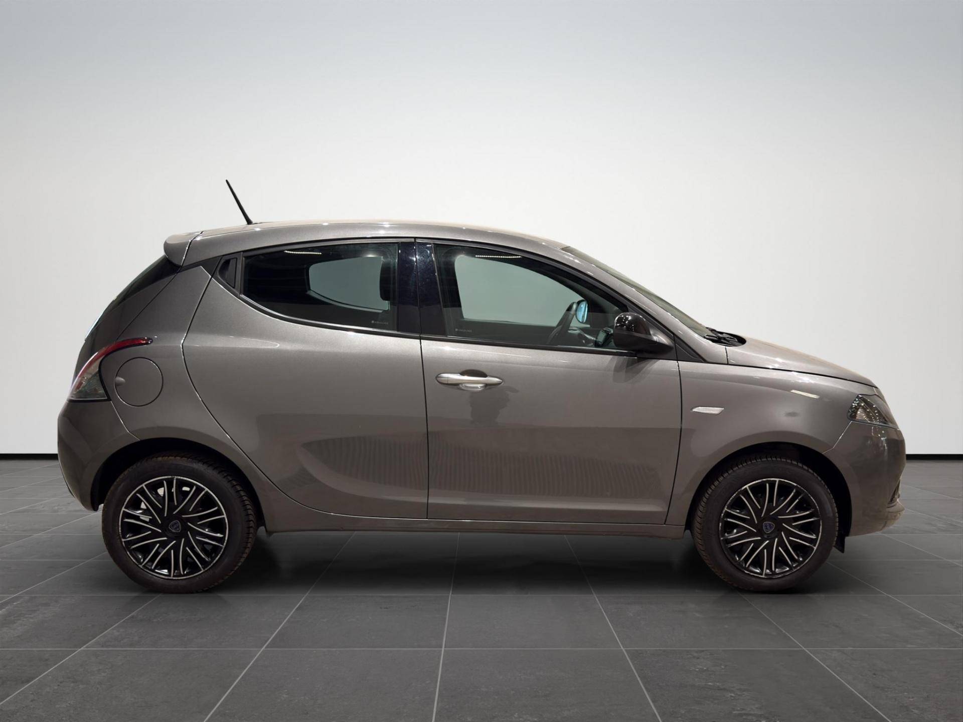 LANCIA Ypsilon Ypsilon 1.0 firefly hybrid Alberta Ferretti s&s 70cv usata in pronta consegna - Brandini