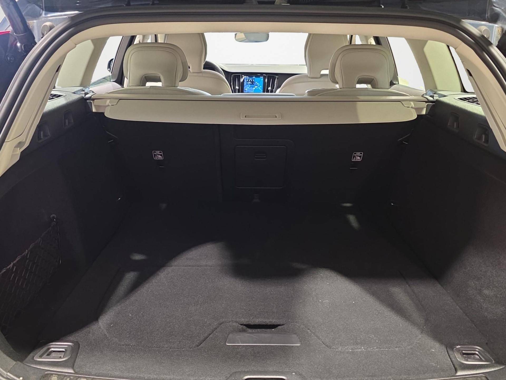 VOLVO V60 V60 2.0 b4 Core auto usata in pronta consegna - Brandini