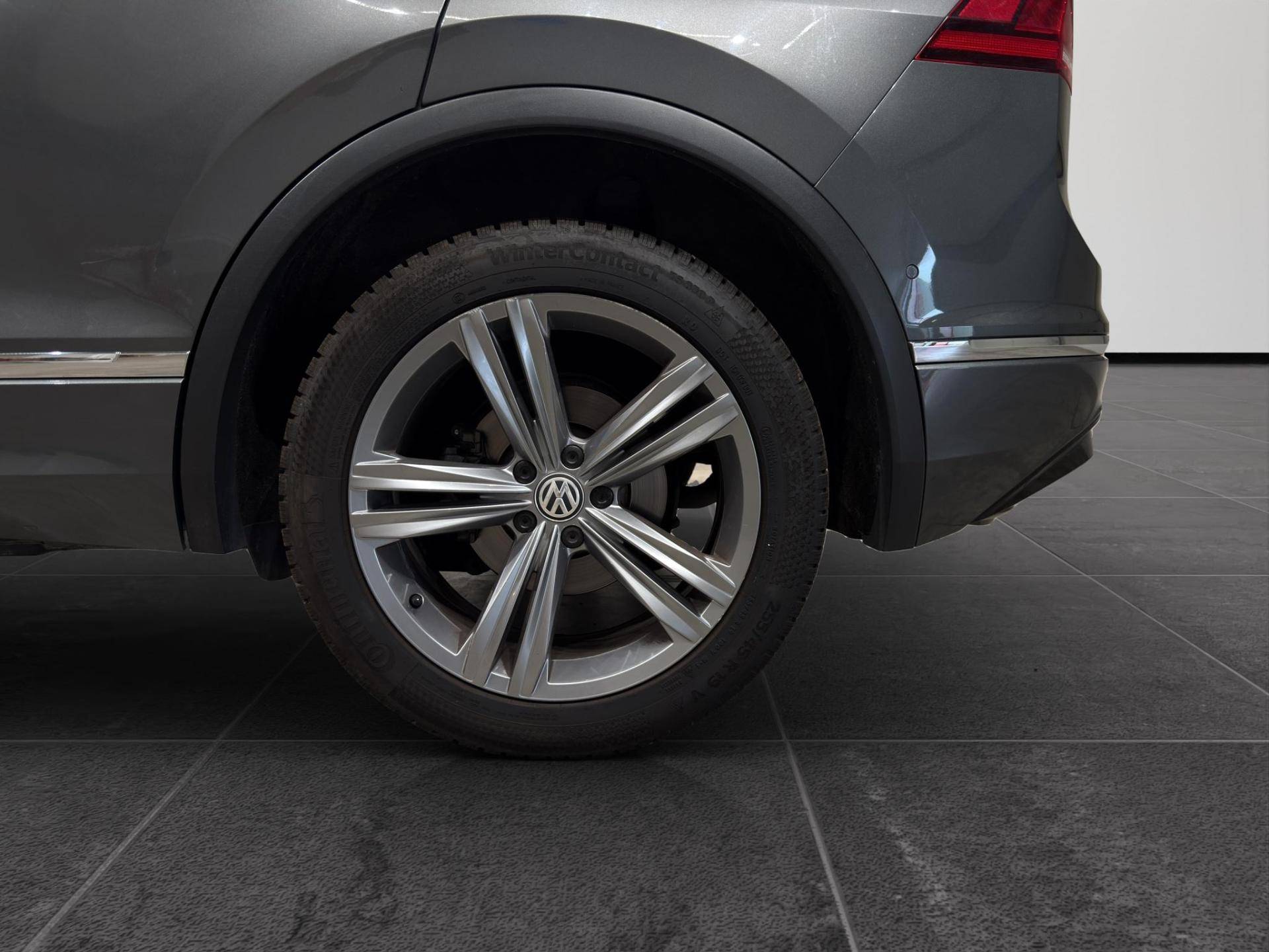 VOLKSWAGEN Tiguan Tiguan 2.0 tdi Advanced R-Line Exterior Pack 150cv dsg usata in pronta consegna - Brandini