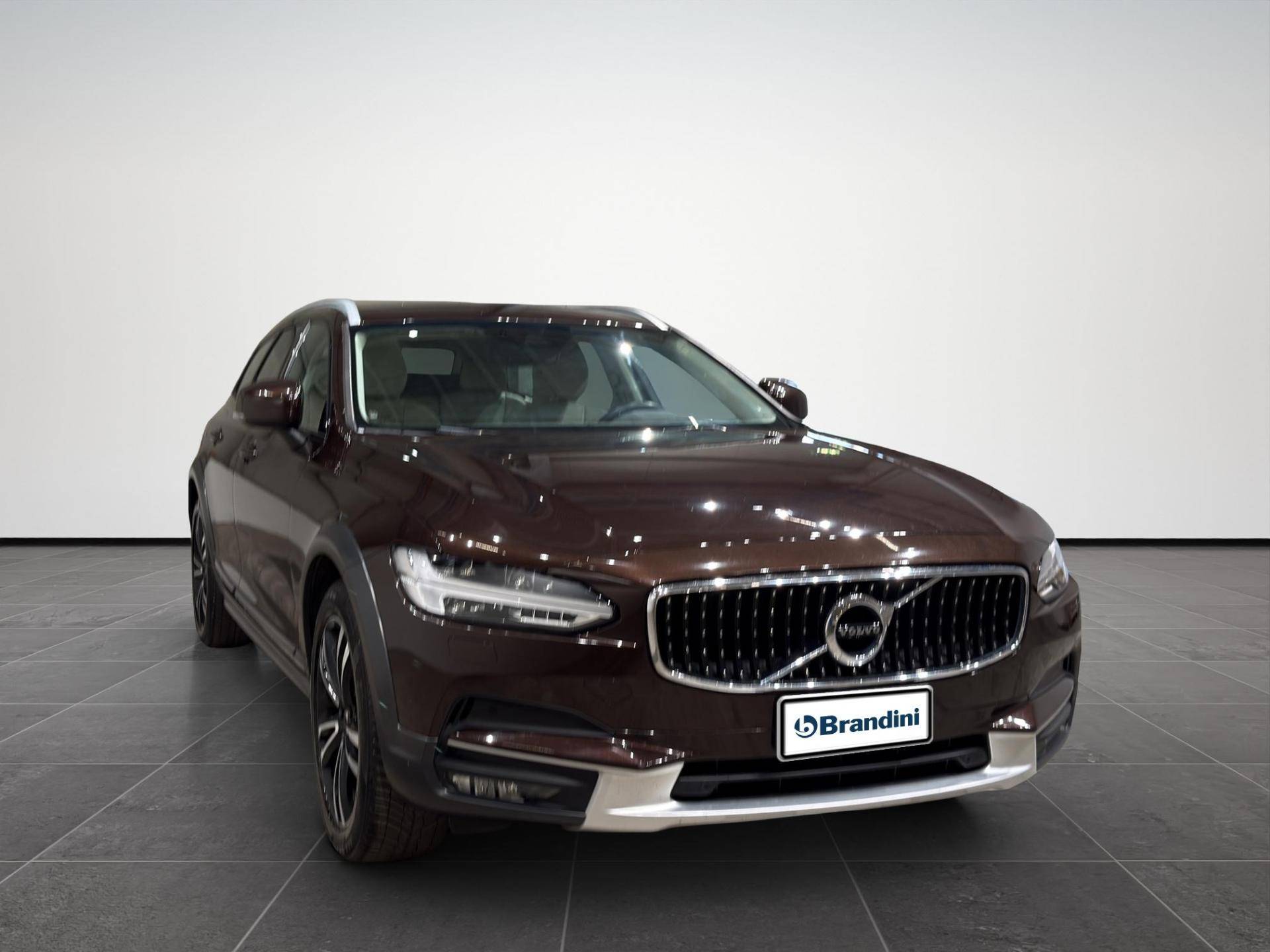 VOLVO V90 2016 Cross Country V90 Cross Country 2.0 d4 Pro awd geartronic my19 usata in pronta consegna - Brandini