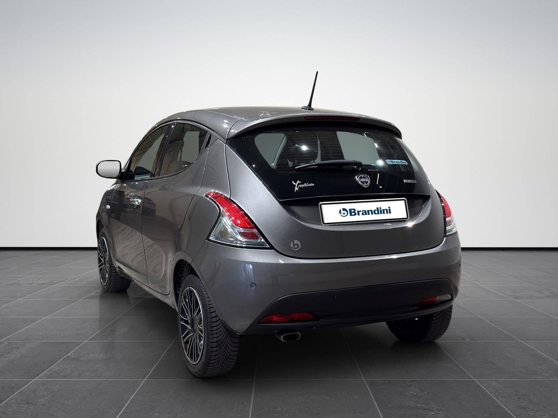 LANCIA Ypsilon Ypsilon 1.0 firefly hybrid Alberta Ferretti s&s 70cv usata in pronta consegna - Brandini