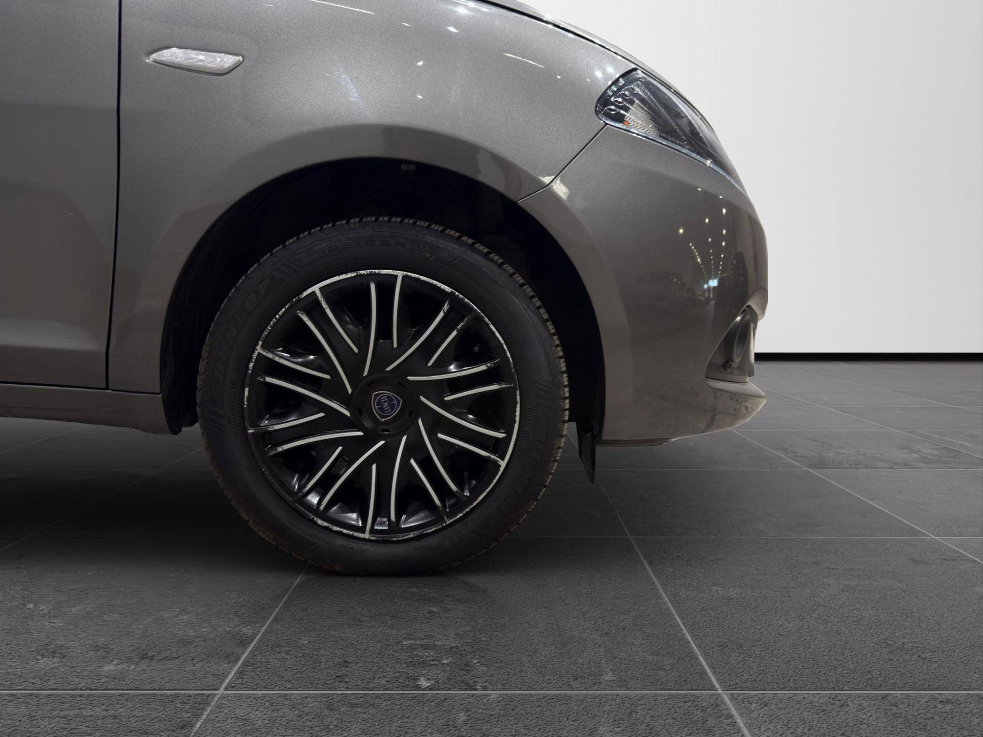 LANCIA Ypsilon Ypsilon 1.0 firefly hybrid Alberta Ferretti s&s 70cv usata in pronta consegna - Brandini