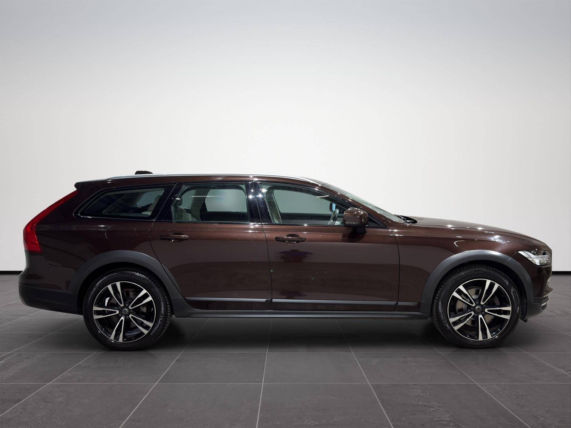 VOLVO V90 2016 Cross Country V90 Cross Country 2.0 d4 Pro awd geartronic my19 usata in pronta consegna - Brandini