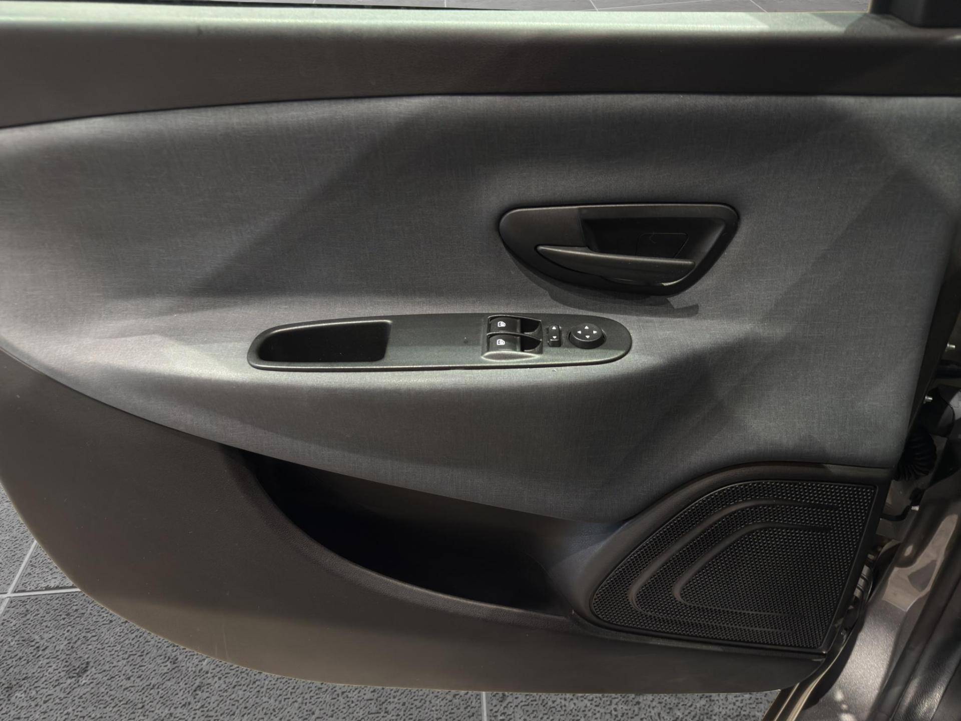 LANCIA Ypsilon Ypsilon 1.0 firefly hybrid Alberta Ferretti s&s 70cv usata in pronta consegna - Brandini