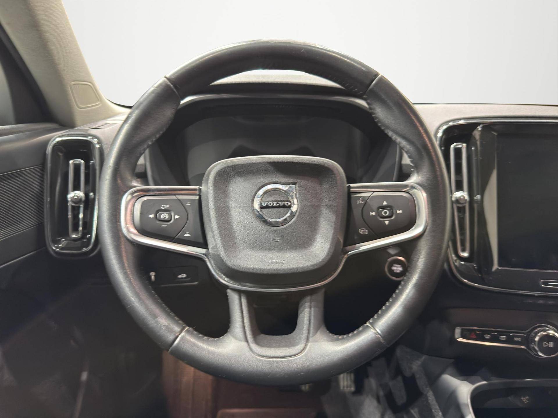VOLVO XC40 XC40 2.0 d3 Momentum awd geartronic usata in pronta consegna - Brandini