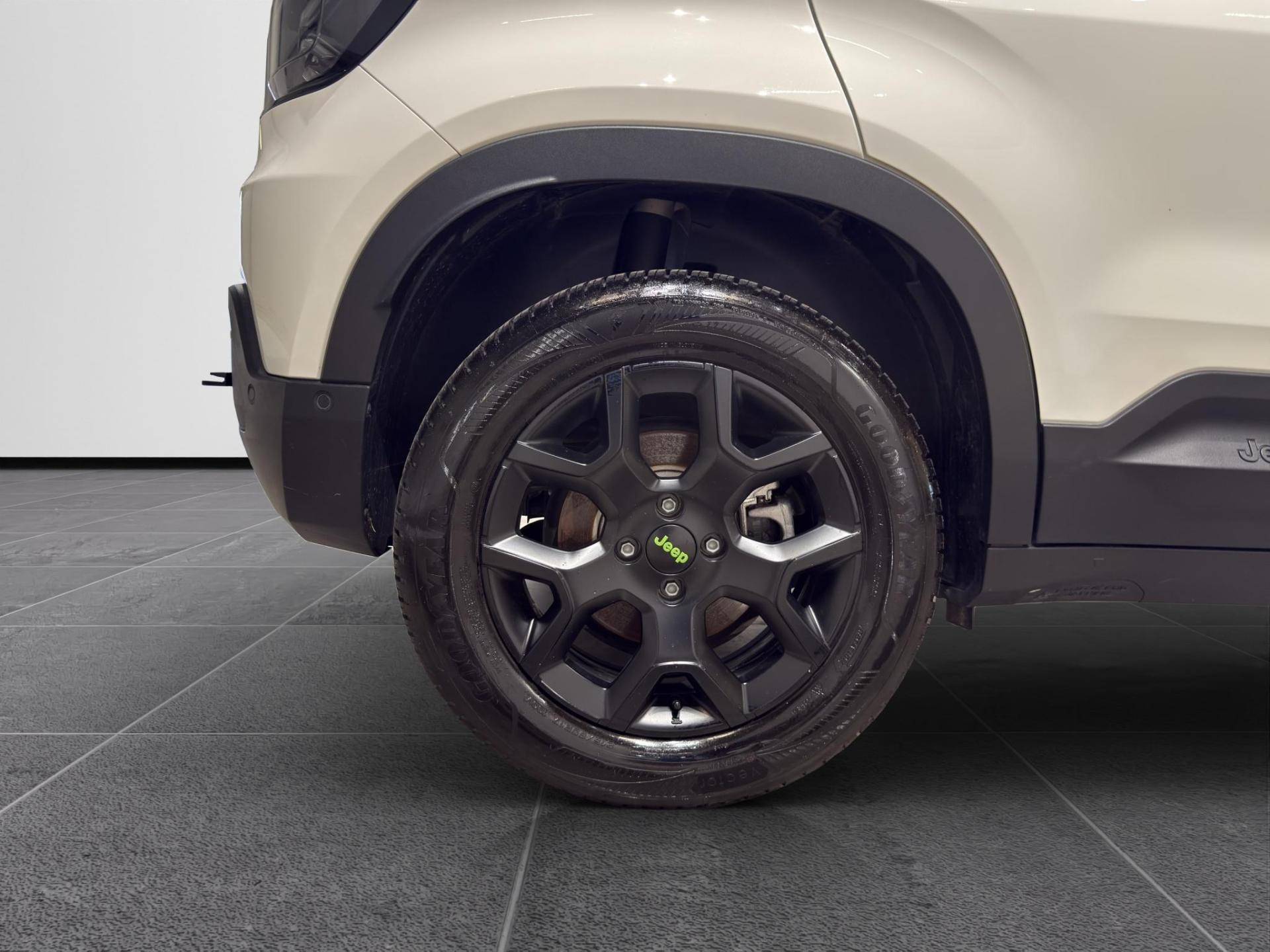 JEEP Avenger Avenger 1.2 turbo e-hybrid mhev Overland 4xe 145cv edct6 usata in pronta consegna - Brandini