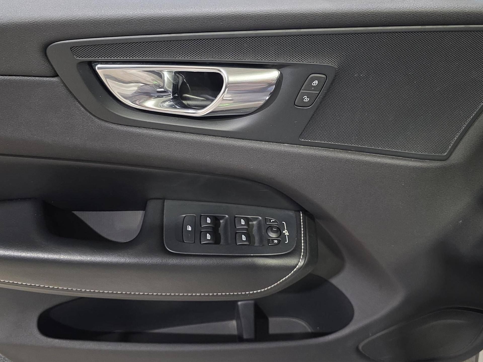 VOLVO XC60 XC60 2.0 D4 R-Design awd geartronic my18 usata in pronta consegna - Brandini