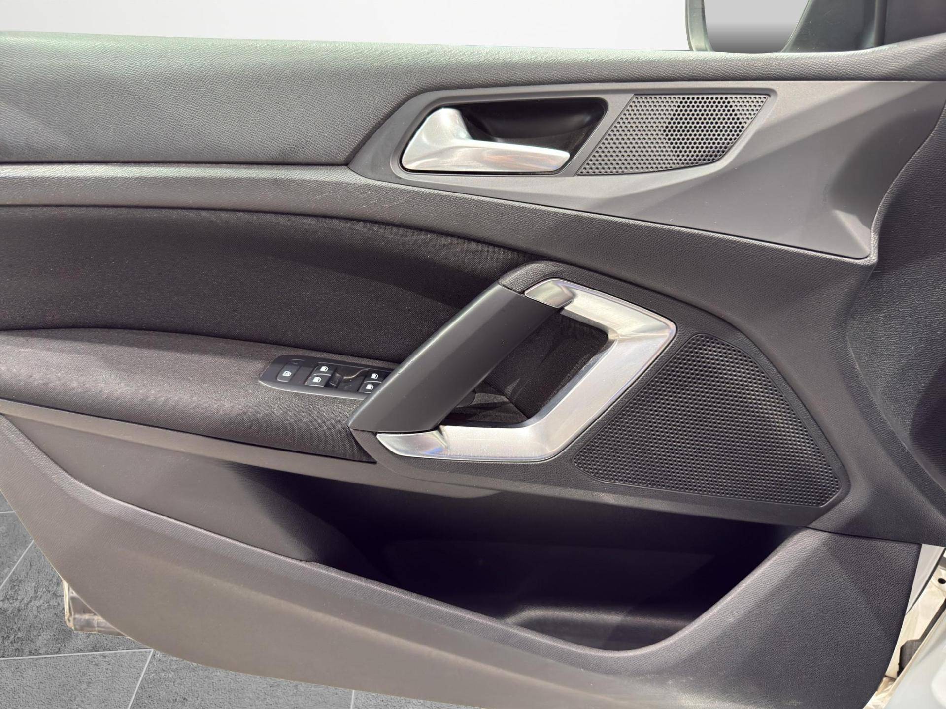 PEUGEOT 308 308 5p 1.5 bluehdi Allure s&s 130cv usata in pronta consegna - Brandini