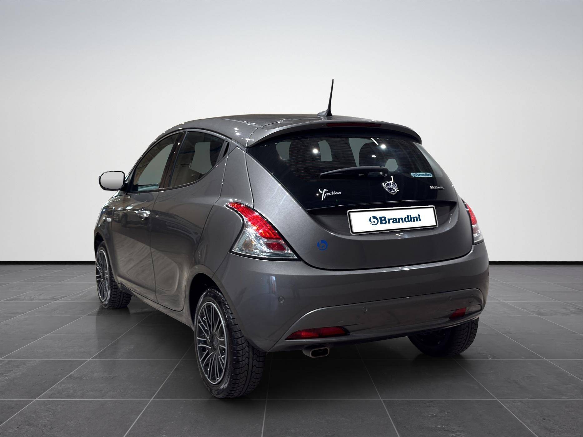 LANCIA Ypsilon Ypsilon 1.0 firefly hybrid Gold s&s 70cv 5p.ti usata in pronta consegna - Brandini
