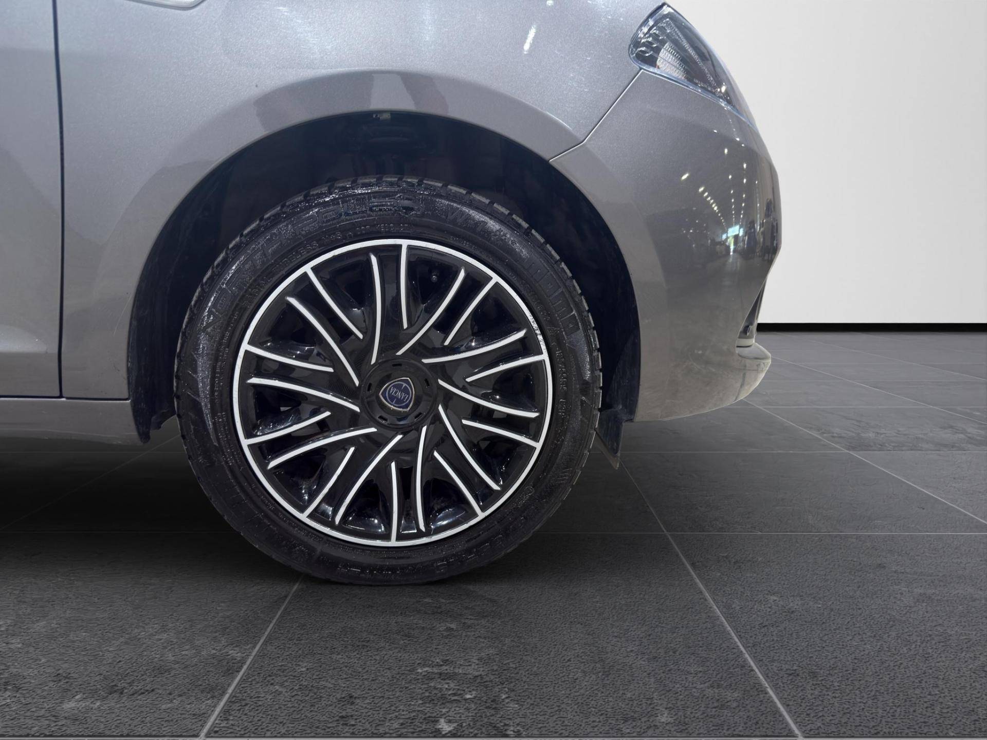 LANCIA Ypsilon Ypsilon 1.0 firefly hybrid Gold s&s 70cv 5p.ti usata in pronta consegna - Brandini