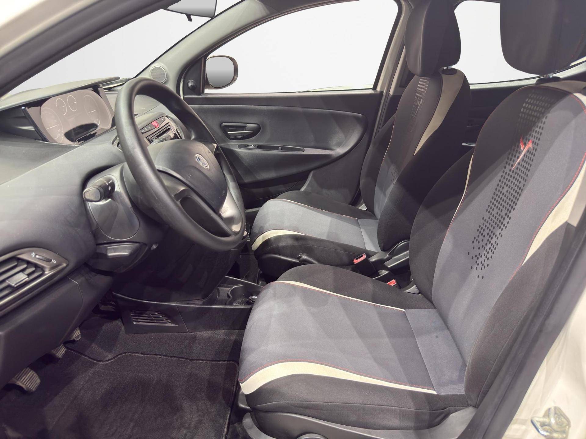 Auto Venduta - LANCIA Ypsilon Ypsilon 1.2 8v Silver c/clima 69cv usata in pronta consegna - Brandini