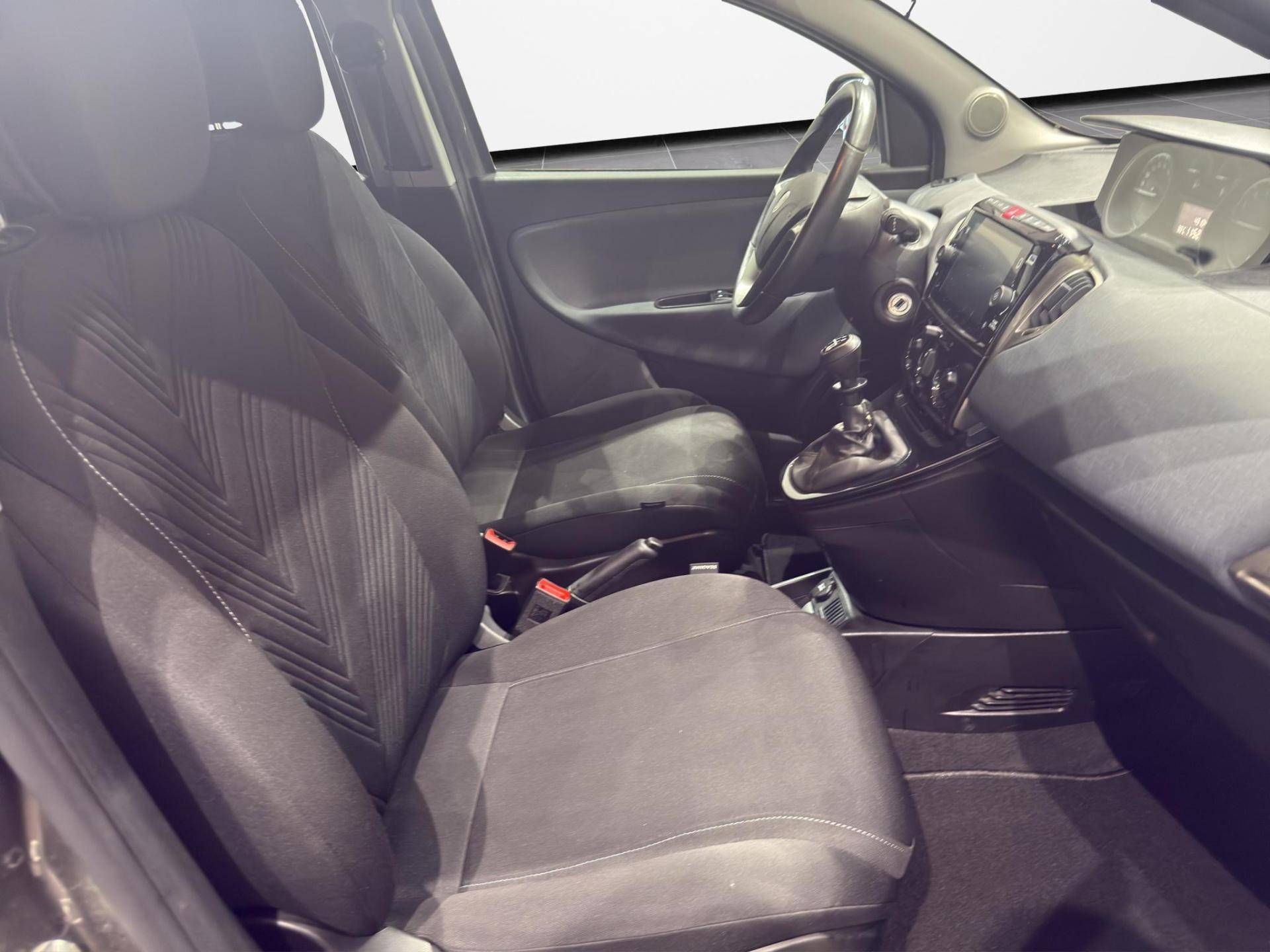 LANCIA Ypsilon Ypsilon 1.0 firefly hybrid Gold s&s 70cv 5p.ti usata in pronta consegna - Brandini