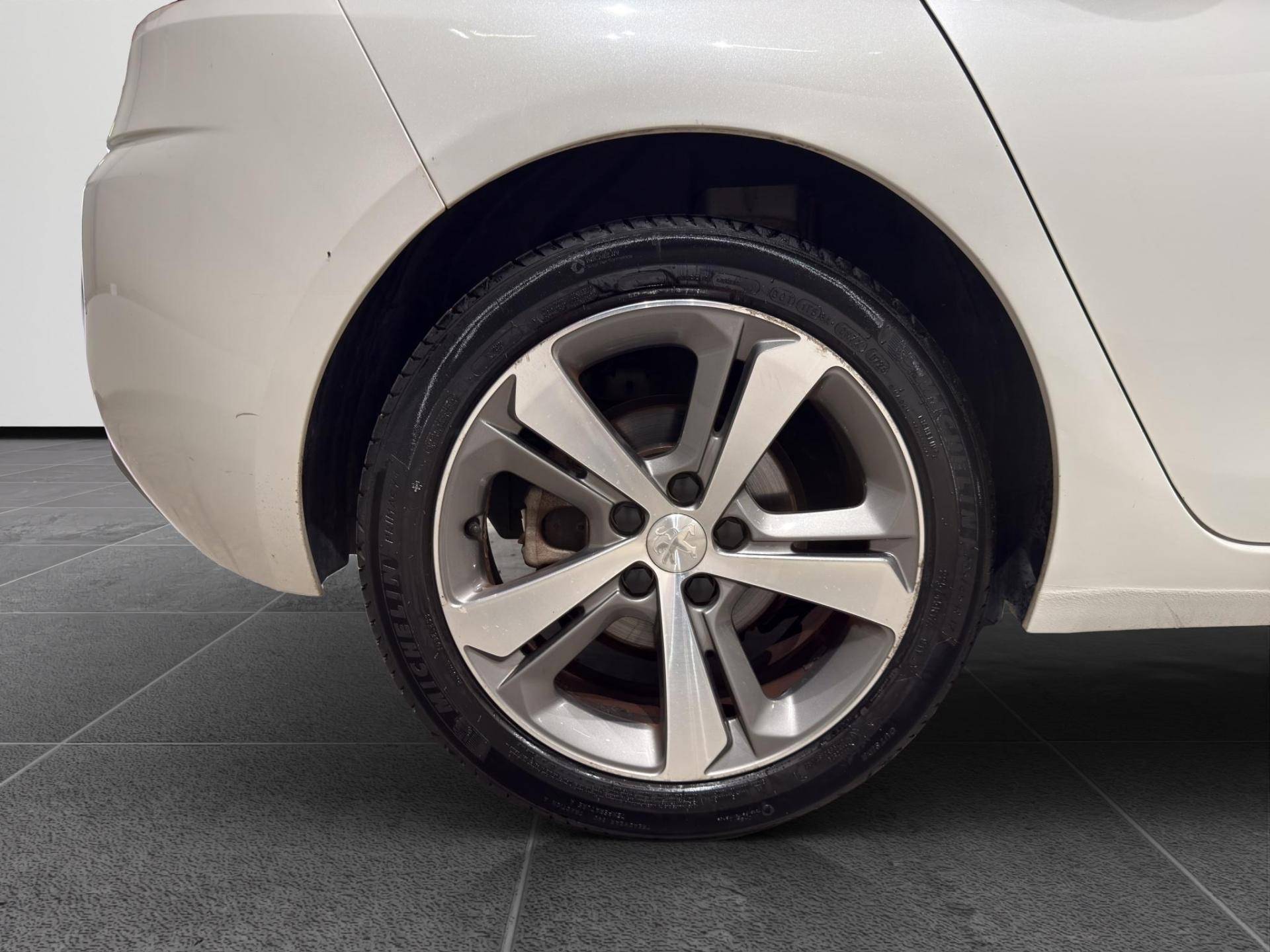 PEUGEOT 308 308 5p 1.5 bluehdi Allure s&s 130cv usata in pronta consegna - Brandini