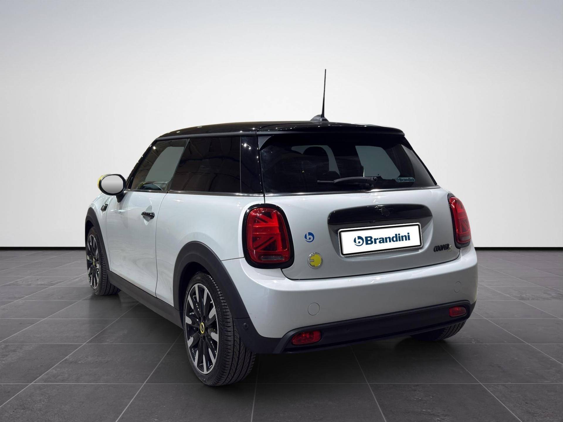Auto Venduta - MINI Mini Mini 3p Cooper SE Yours auto usata in pronta consegna - Brandini