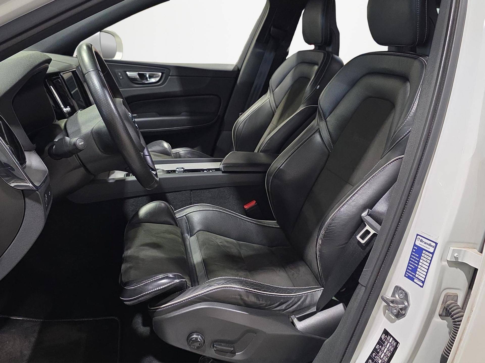VOLVO XC60 XC60 2.0 D4 R-Design awd geartronic my18 usata in pronta consegna - Brandini