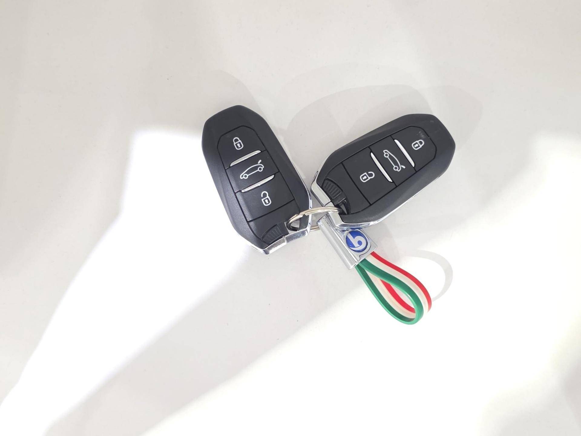 PEUGEOT 3008 3008 1.6 hybrid Allure Pack 180cv e-eat8 usata in pronta consegna - Brandini