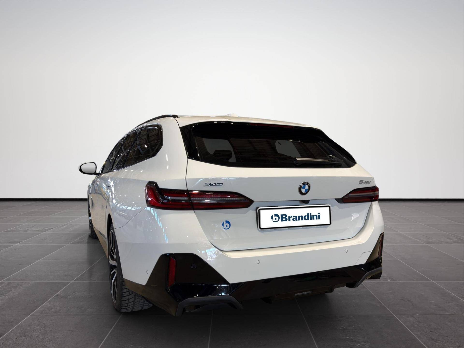 BMW Serie 5 Touring 540d Touring 48V xdrive MSport Pro 183kW auto usata in pronta consegna - Brandini