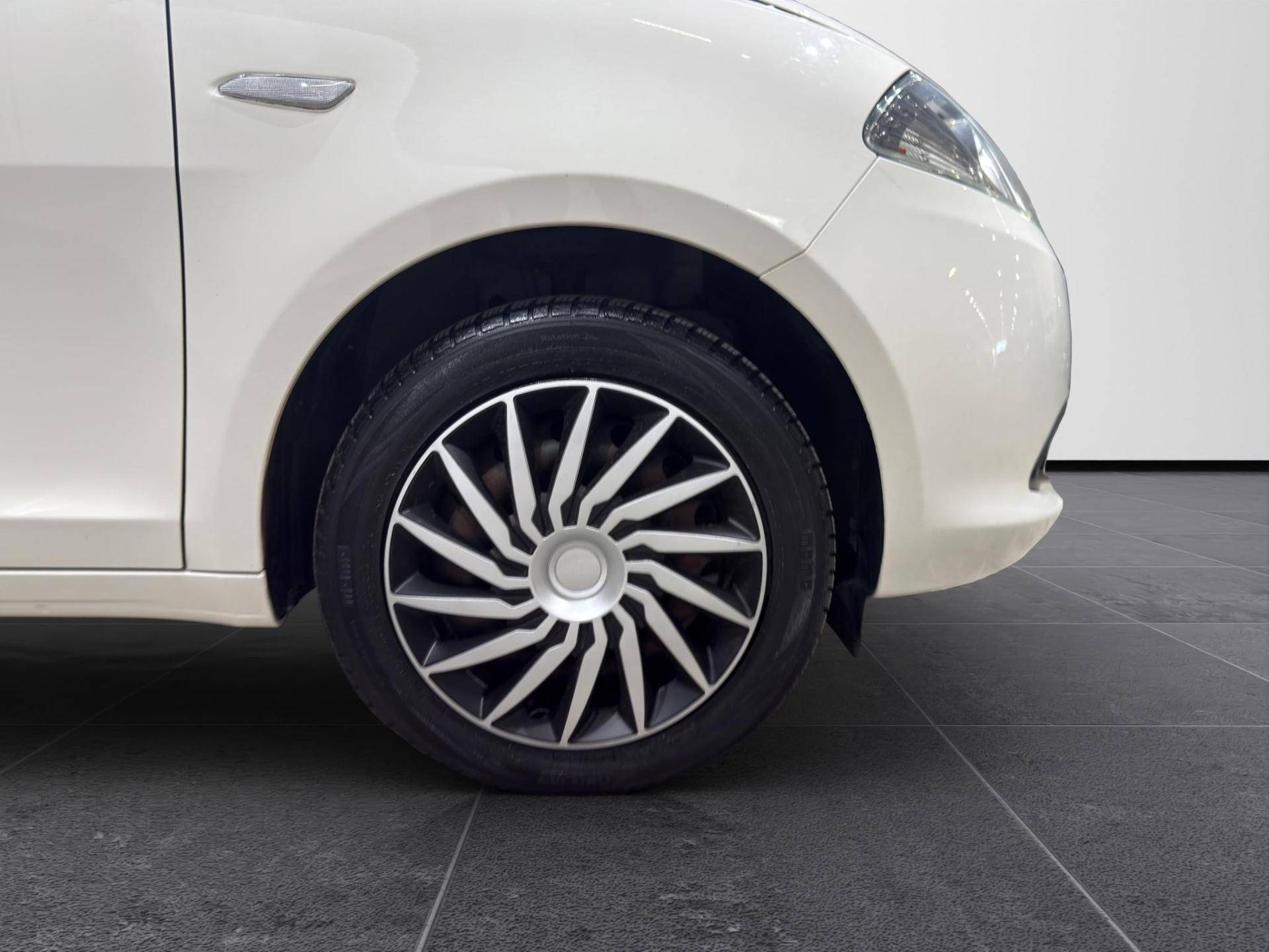Auto Venduta - LANCIA Ypsilon Ypsilon 1.2 8v Silver c/clima 69cv usata in pronta consegna - Brandini