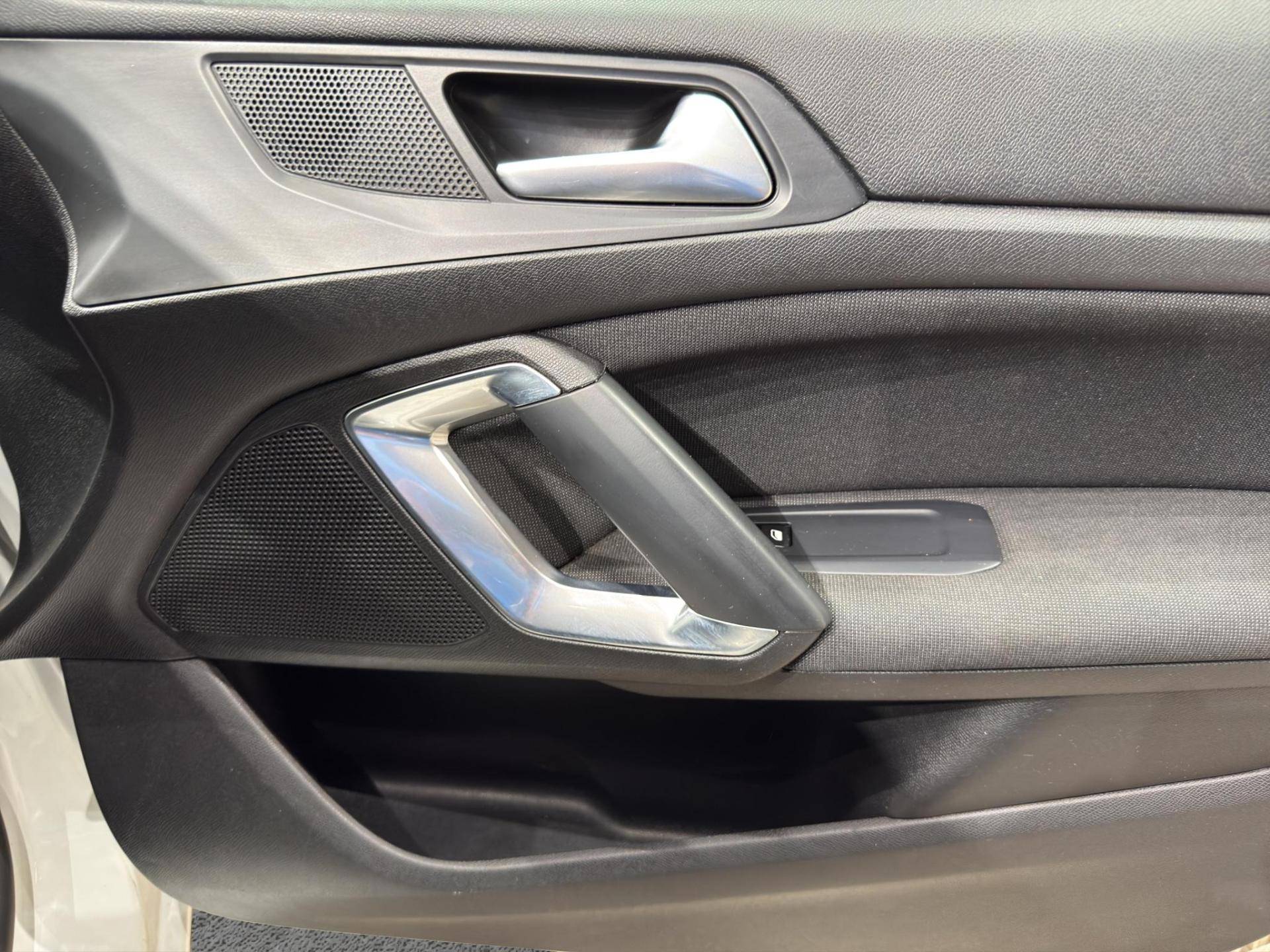 PEUGEOT 308 308 5p 1.5 bluehdi Allure s&s 130cv usata in pronta consegna - Brandini