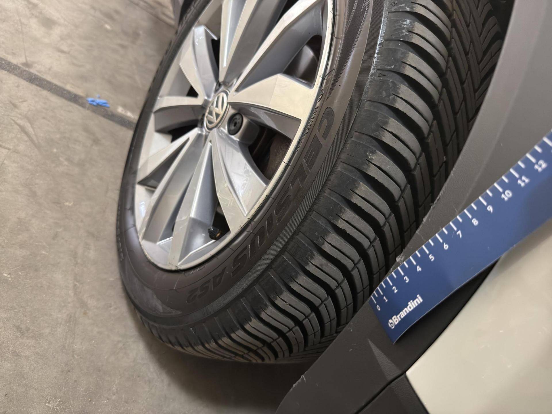 VOLKSWAGEN T-Roc T-Roc 1.0 tsi Style 115cv usata in pronta consegna - Brandini