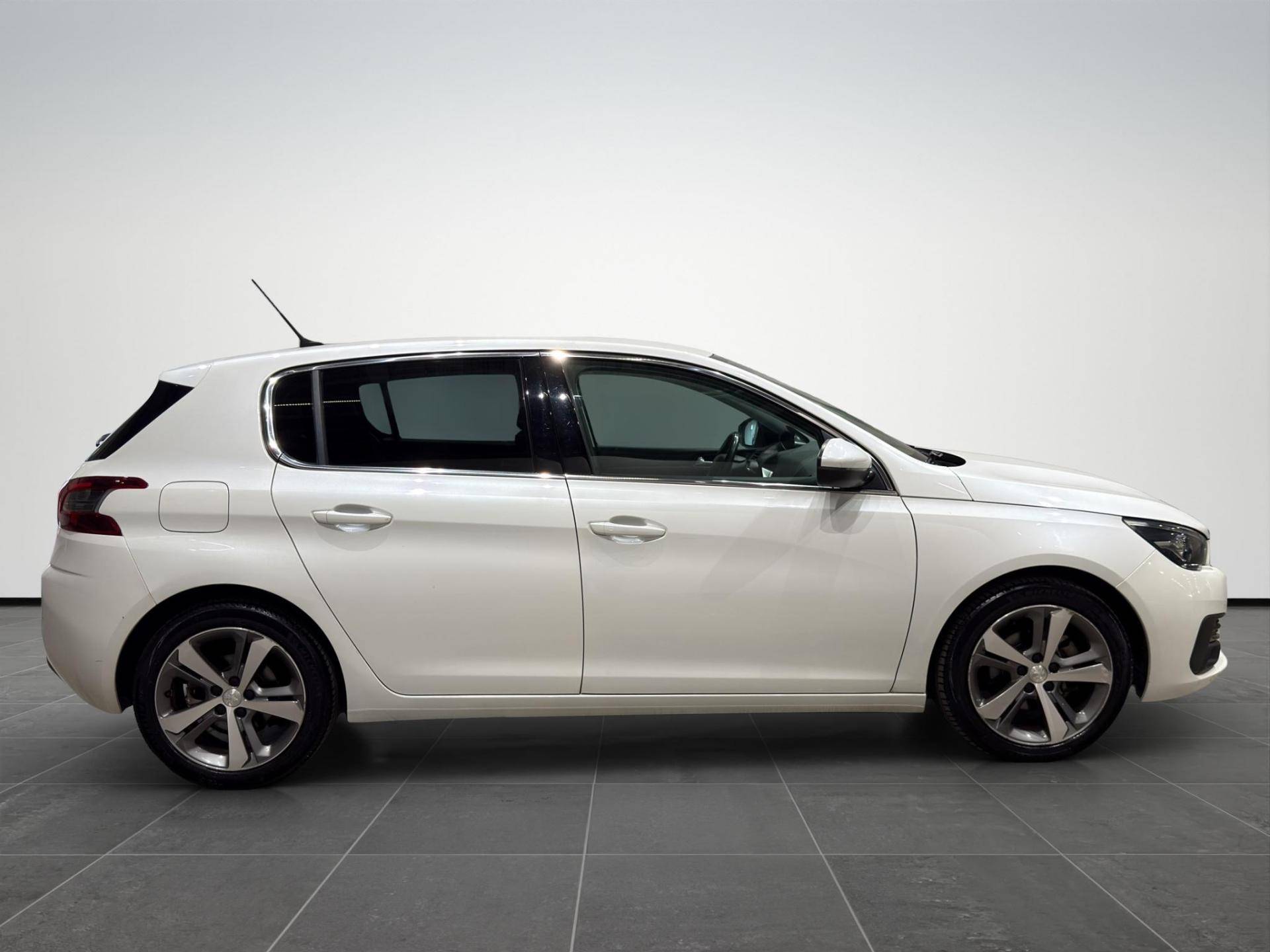 PEUGEOT 308 308 5p 1.5 bluehdi Allure s&s 130cv usata in pronta consegna - Brandini