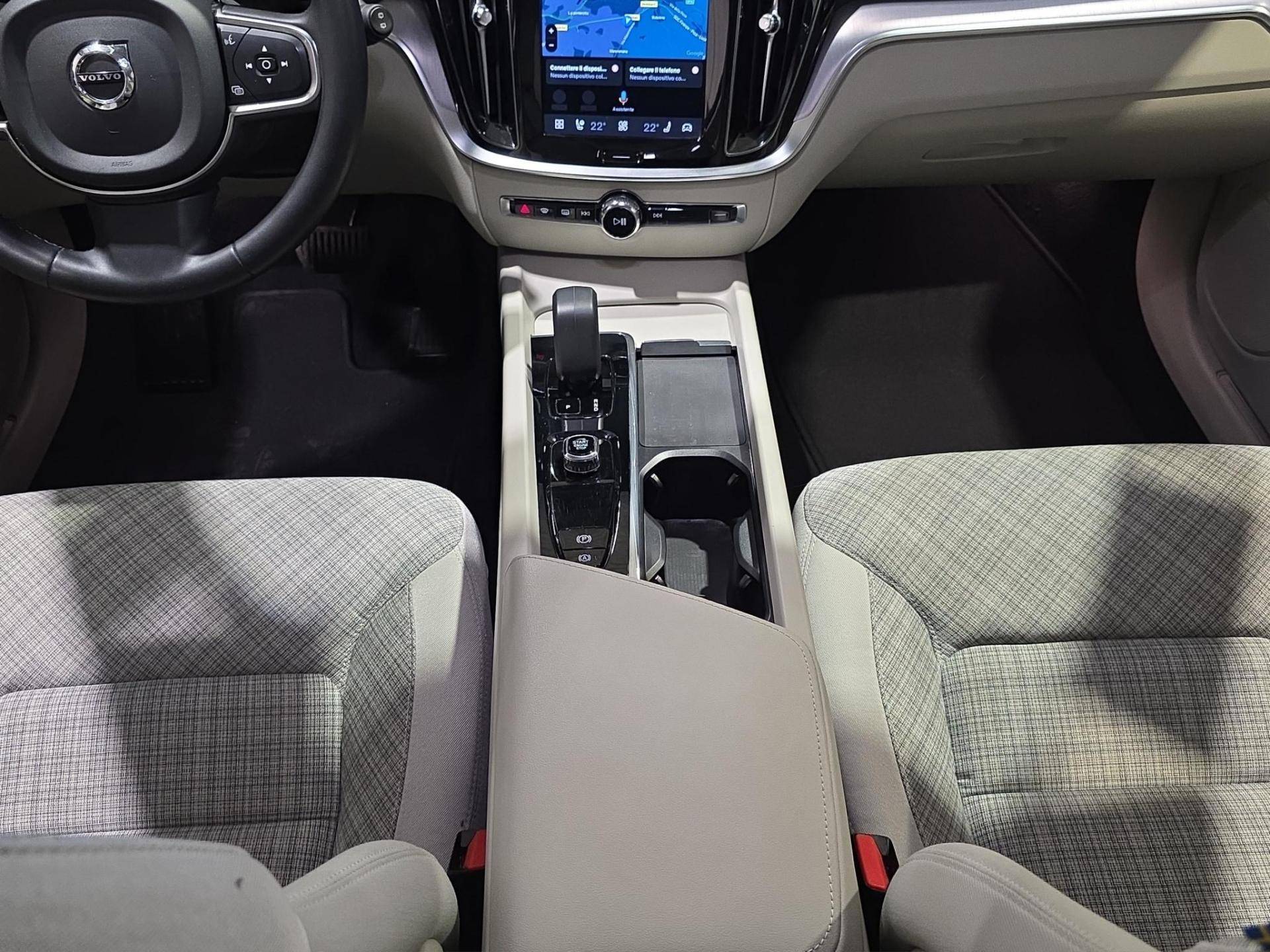 VOLVO V60 V60 2.0 b4 Core auto usata in pronta consegna - Brandini