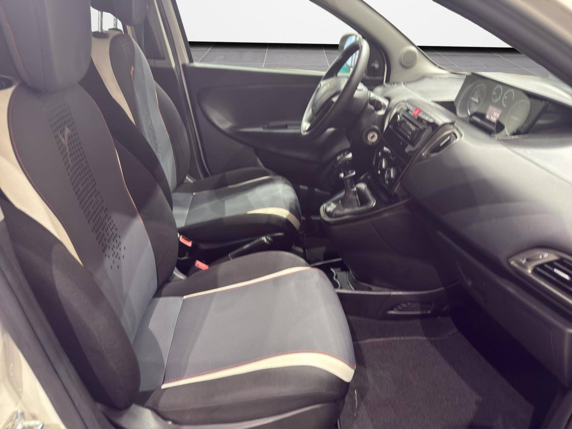 Auto Venduta - LANCIA Ypsilon Ypsilon 1.2 8v Silver c/clima 69cv usata in pronta consegna - Brandini