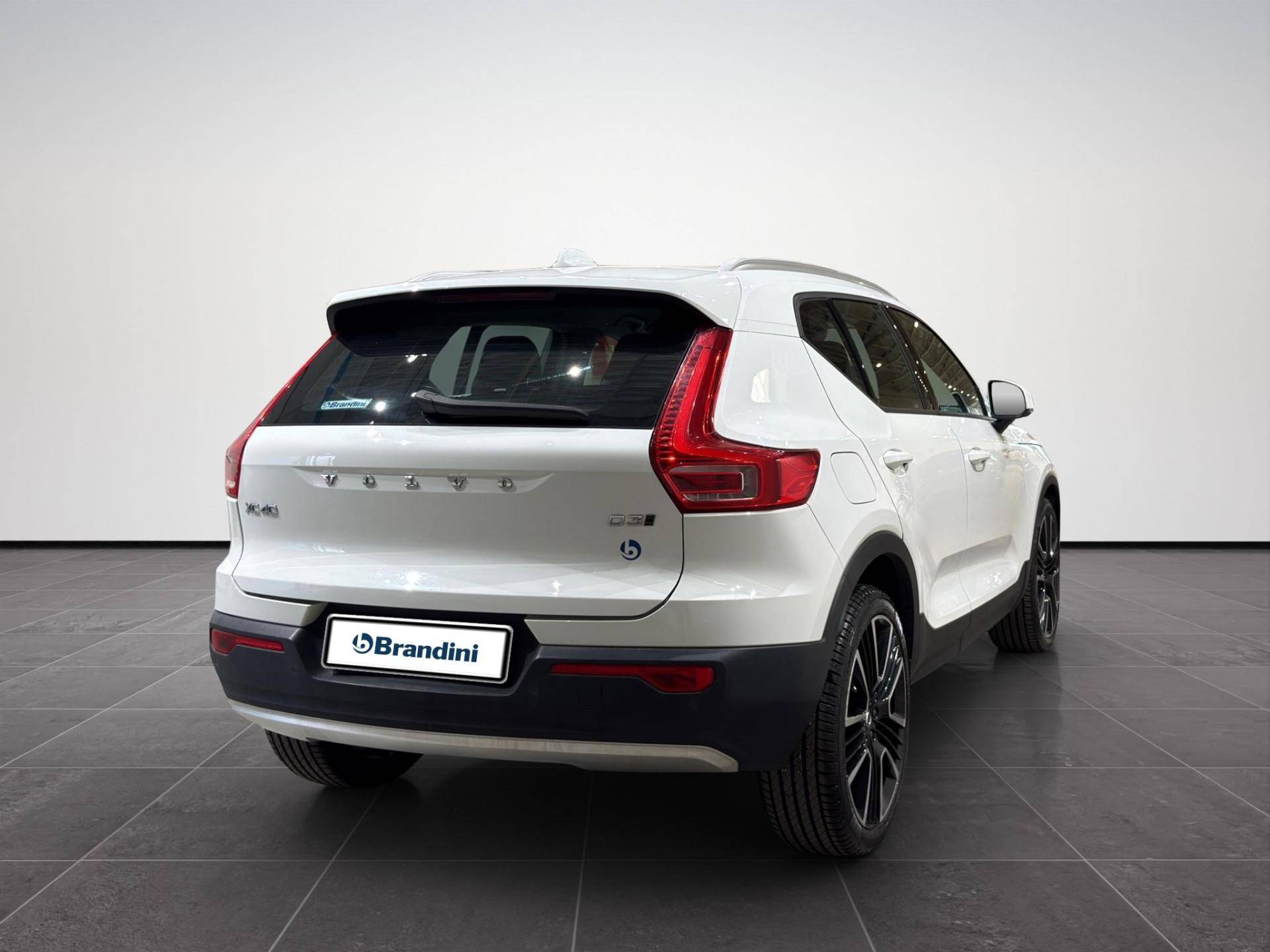 VOLVO XC40 XC40 2.0 d3 Momentum awd geartronic usata in pronta consegna - Brandini