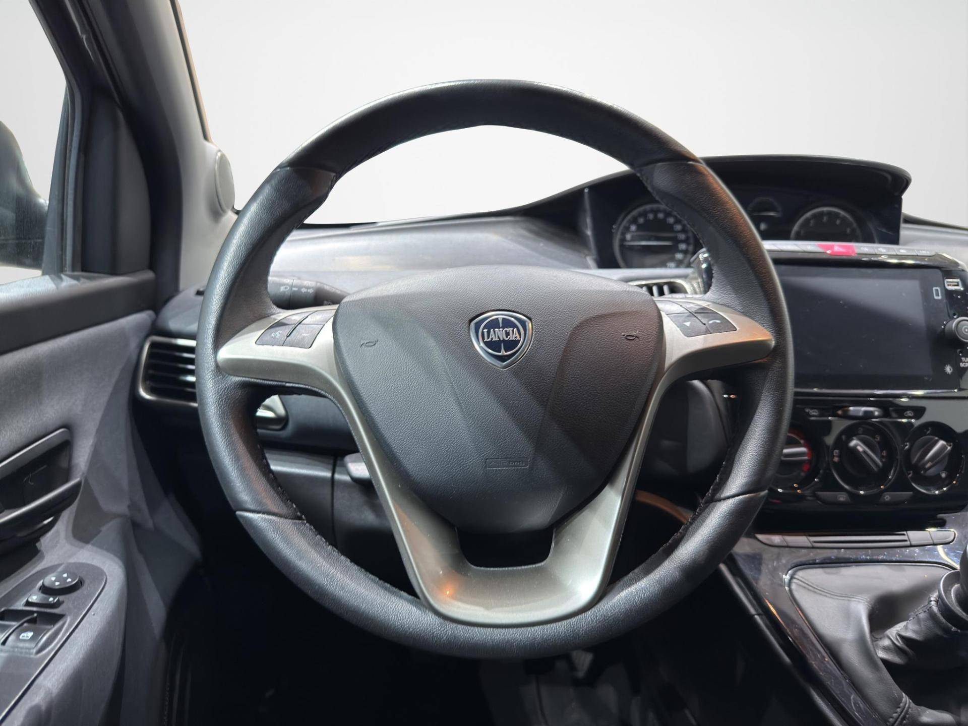 LANCIA Ypsilon Ypsilon 1.0 firefly hybrid Alberta Ferretti s&s 70cv usata in pronta consegna - Brandini