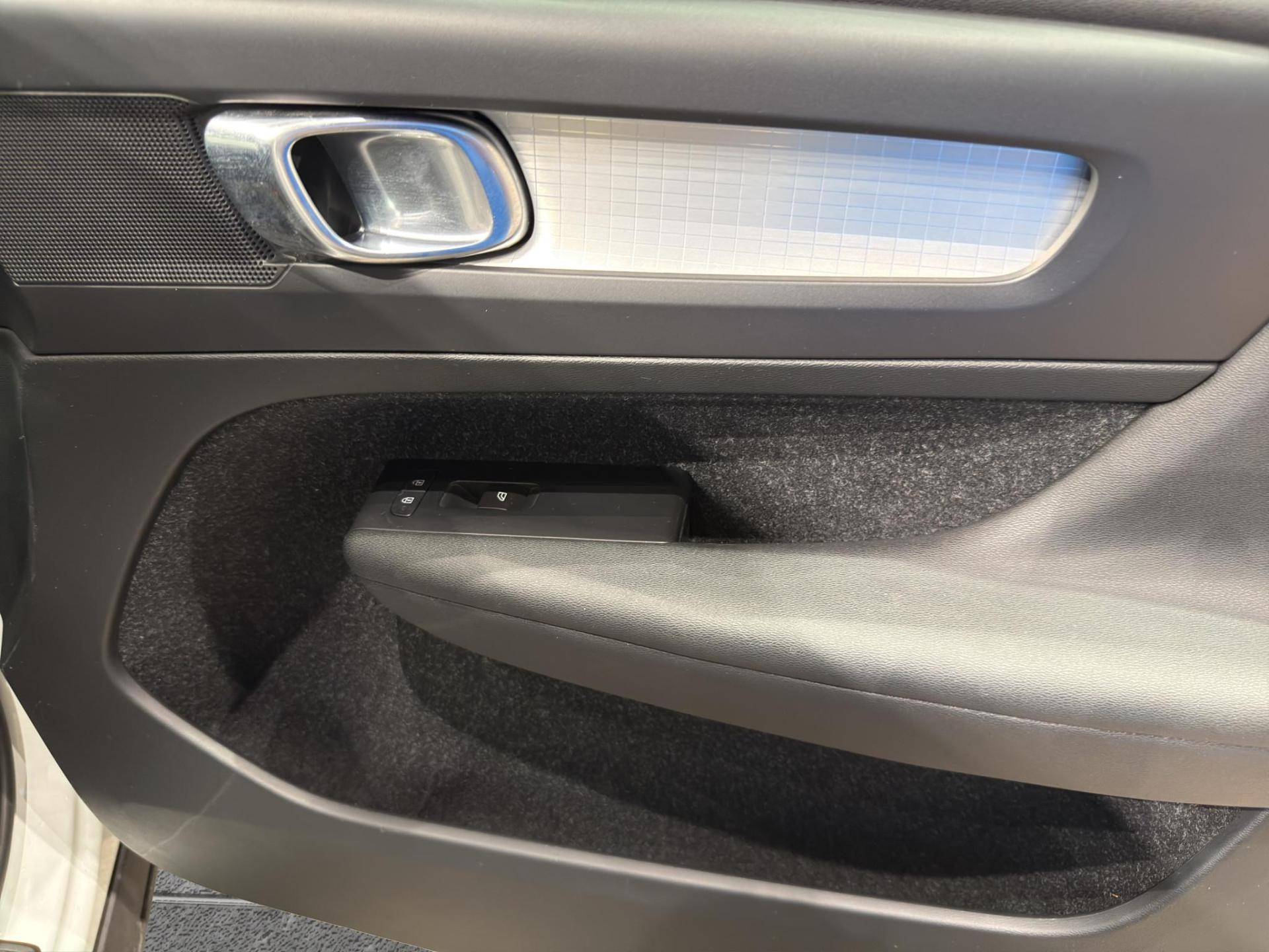 VOLVO XC40 XC40 2.0 d3 Momentum awd geartronic usata in pronta consegna - Brandini