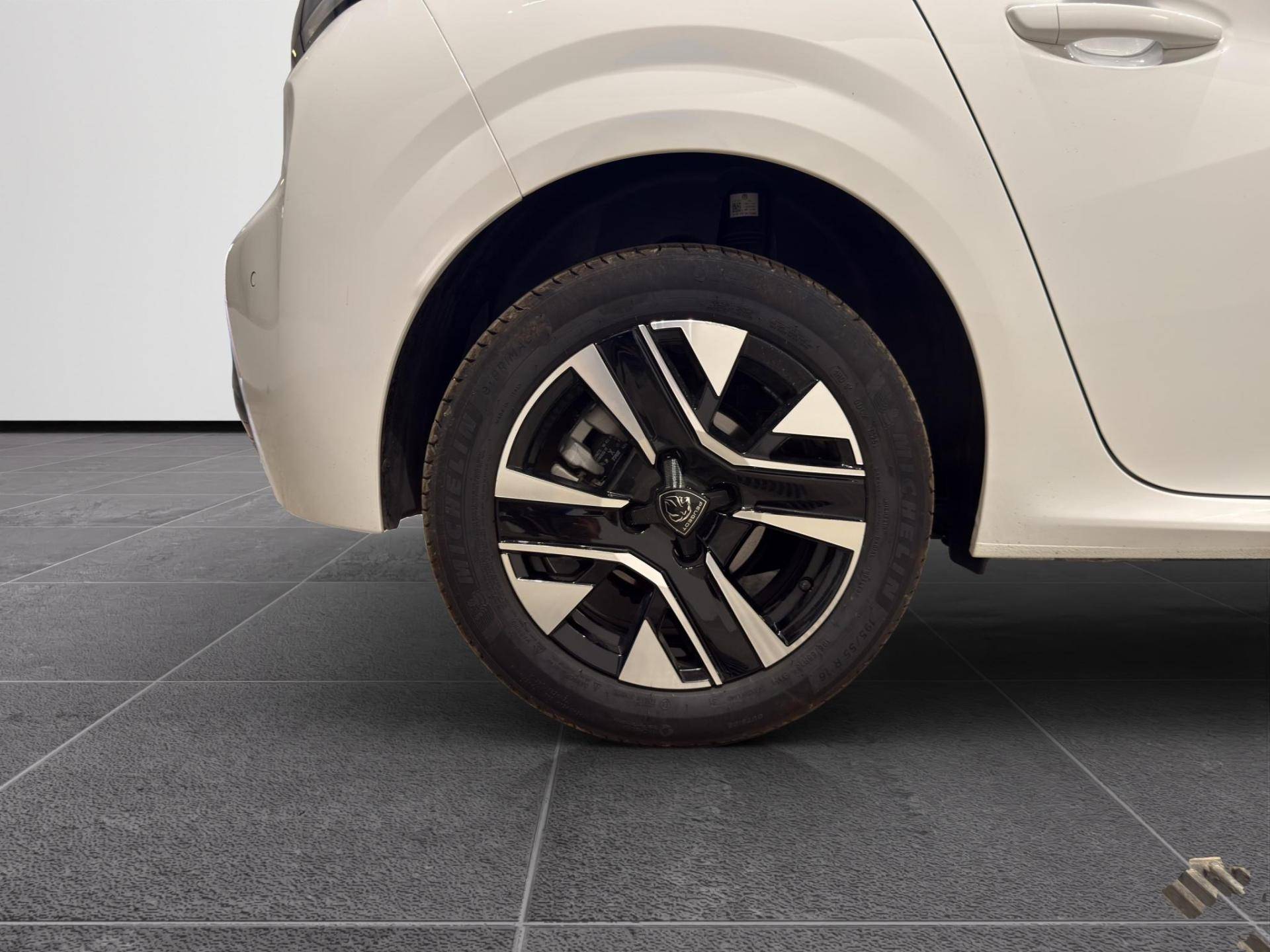 PEUGEOT 208 208 1.2 hybrid Allure 145cv e-dcs 6 usata in pronta consegna - Brandini