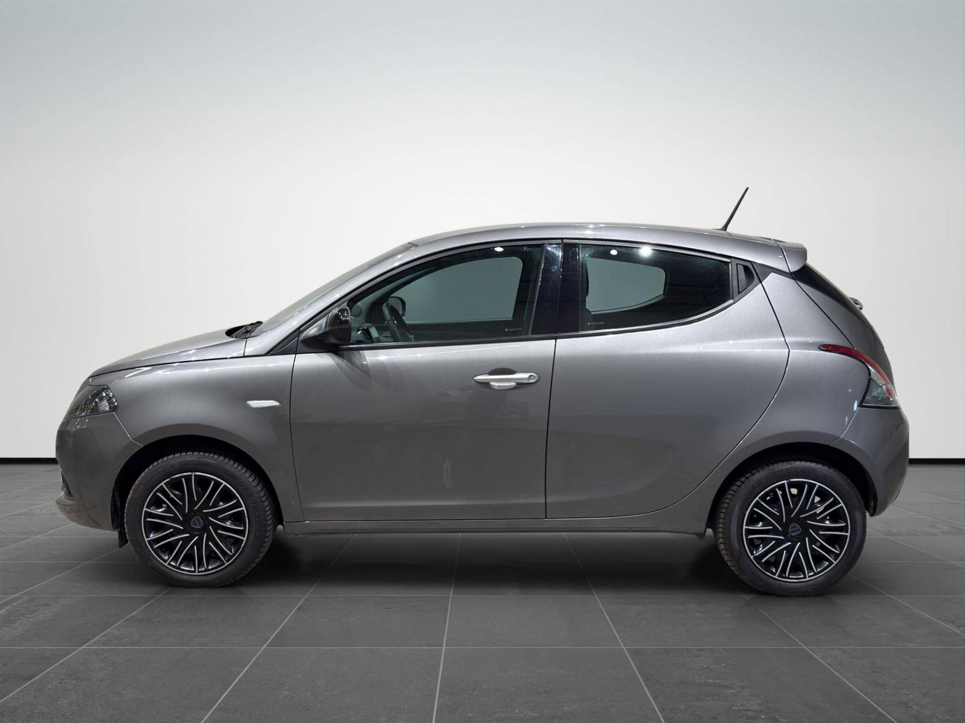 LANCIA Ypsilon Ypsilon 1.0 firefly hybrid Alberta Ferretti s&s 70cv usata in pronta consegna - Brandini