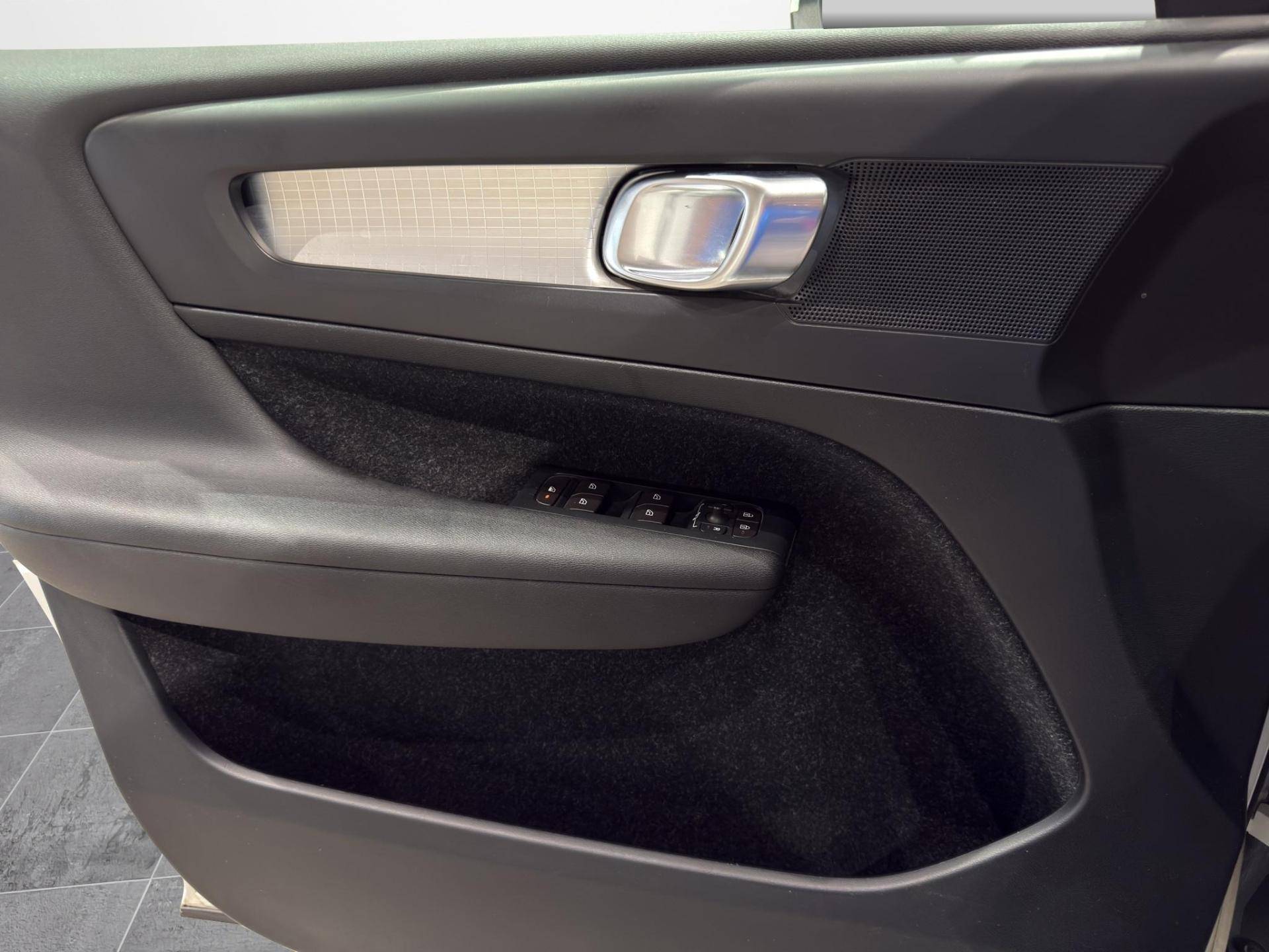 VOLVO XC40 XC40 2.0 d3 Momentum awd geartronic usata in pronta consegna - Brandini