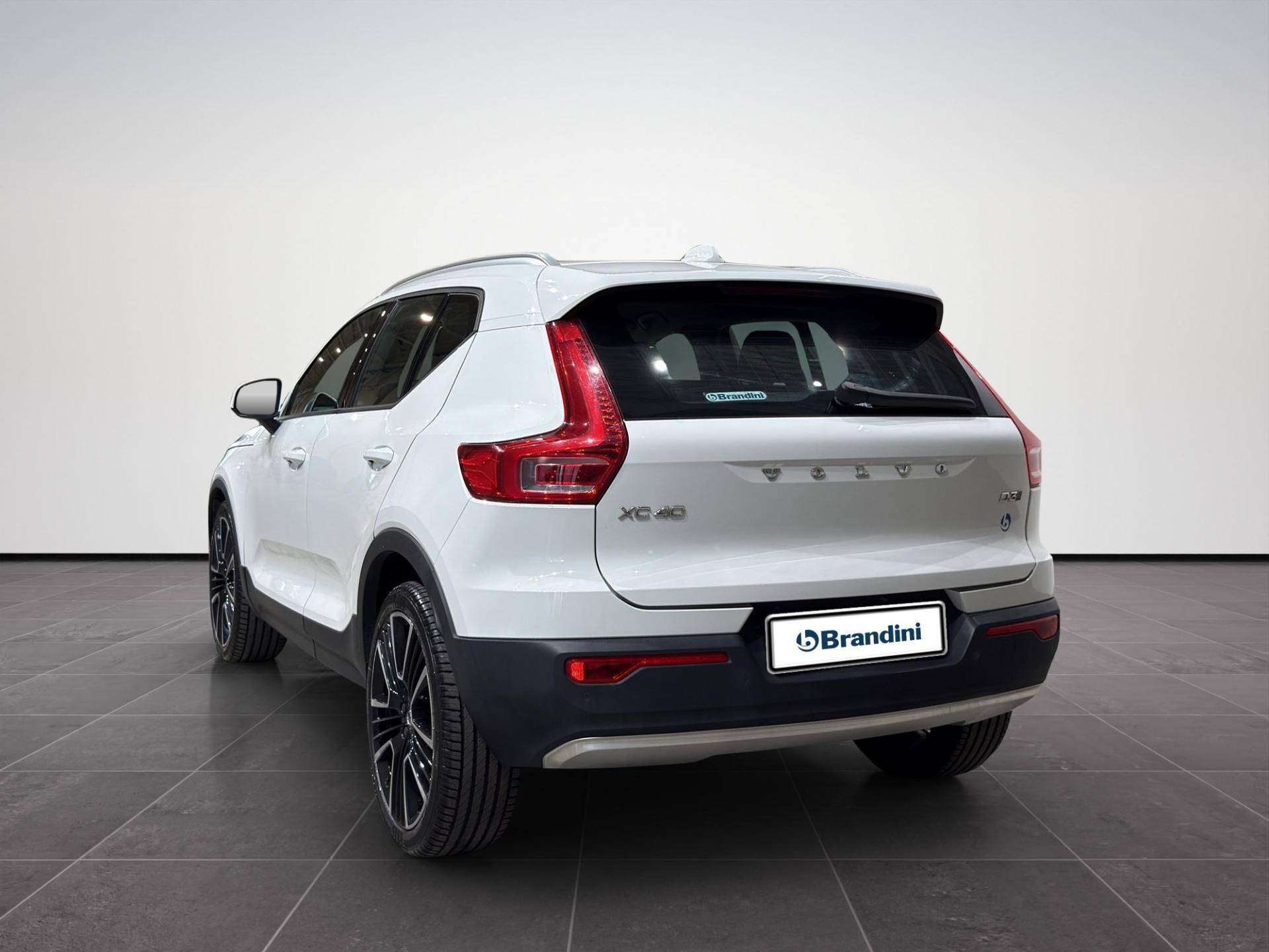 VOLVO XC40 XC40 2.0 d3 Momentum awd geartronic usata in pronta consegna - Brandini