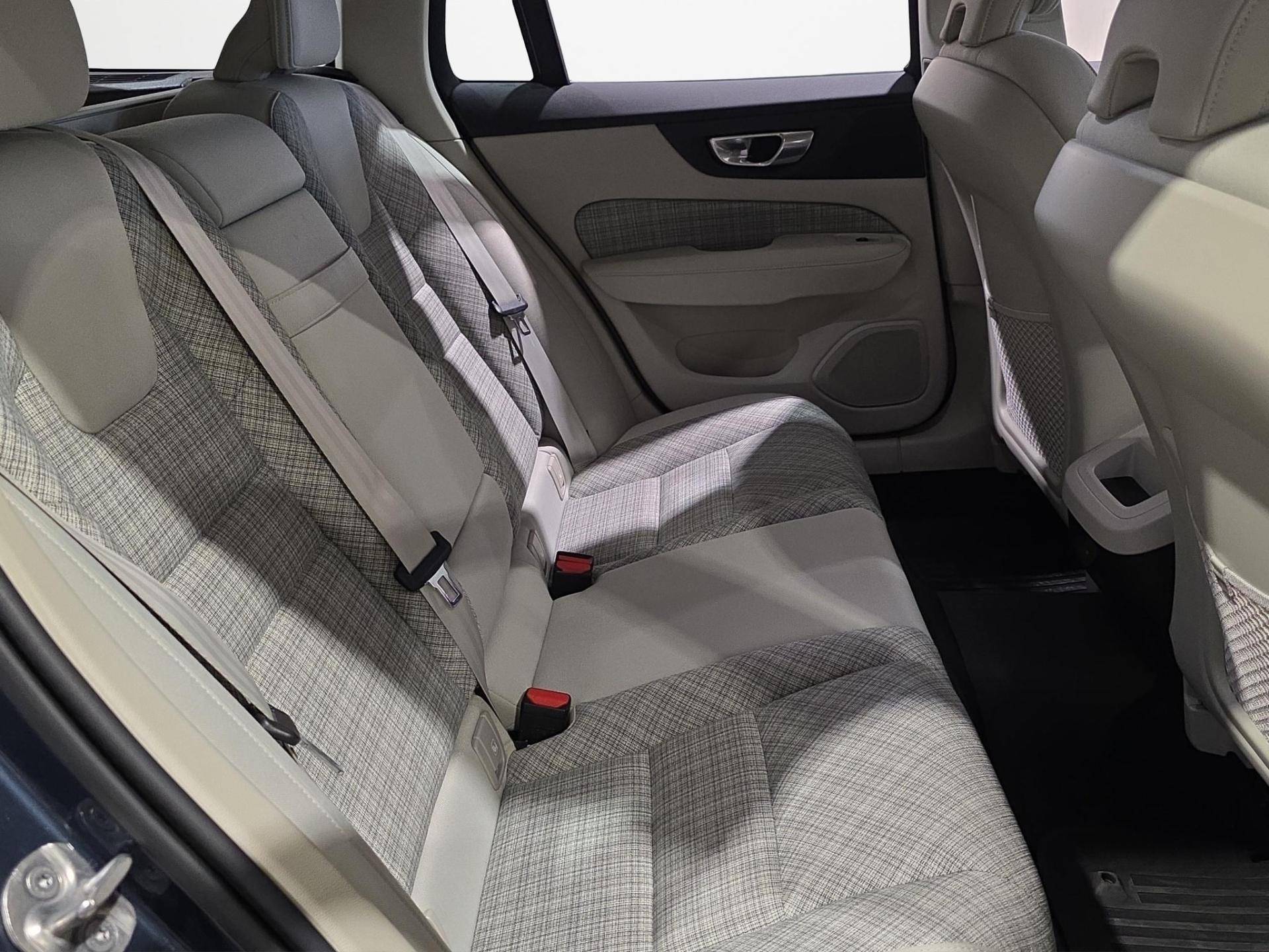 VOLVO V60 V60 2.0 b4 Core auto usata in pronta consegna - Brandini