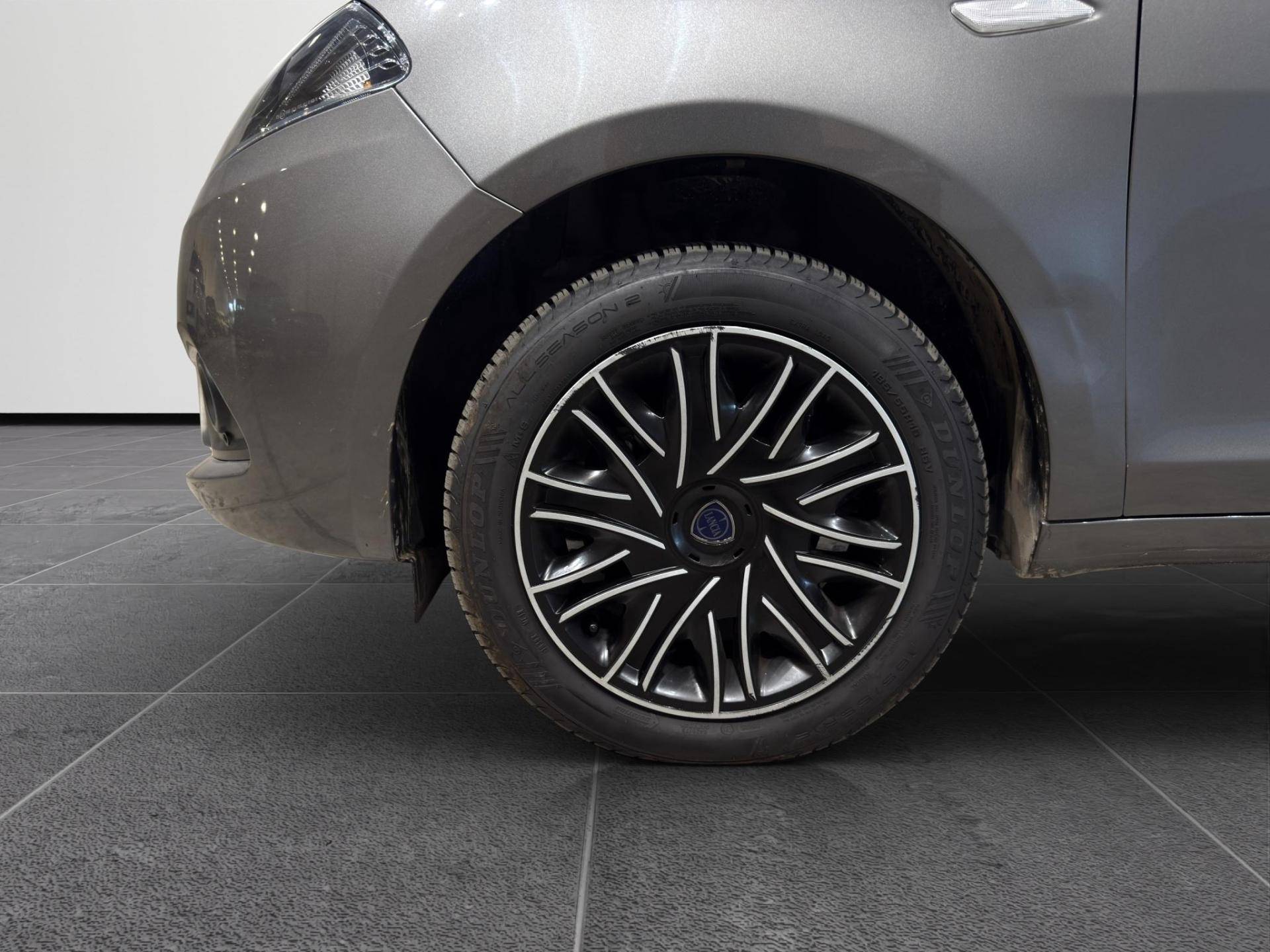 LANCIA Ypsilon Ypsilon 1.0 firefly hybrid Alberta Ferretti s&s 70cv usata in pronta consegna - Brandini