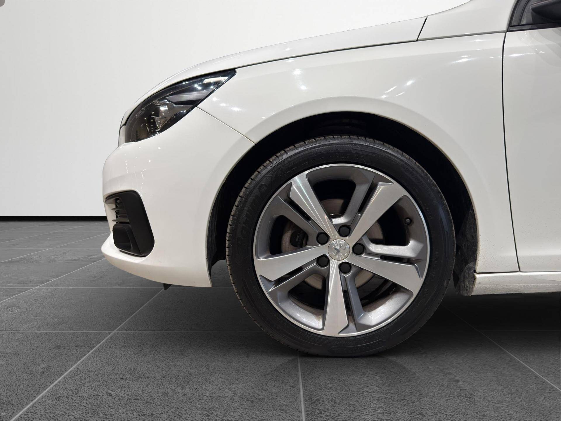 PEUGEOT 308 308 5p 1.5 bluehdi Allure s&s 130cv usata in pronta consegna - Brandini