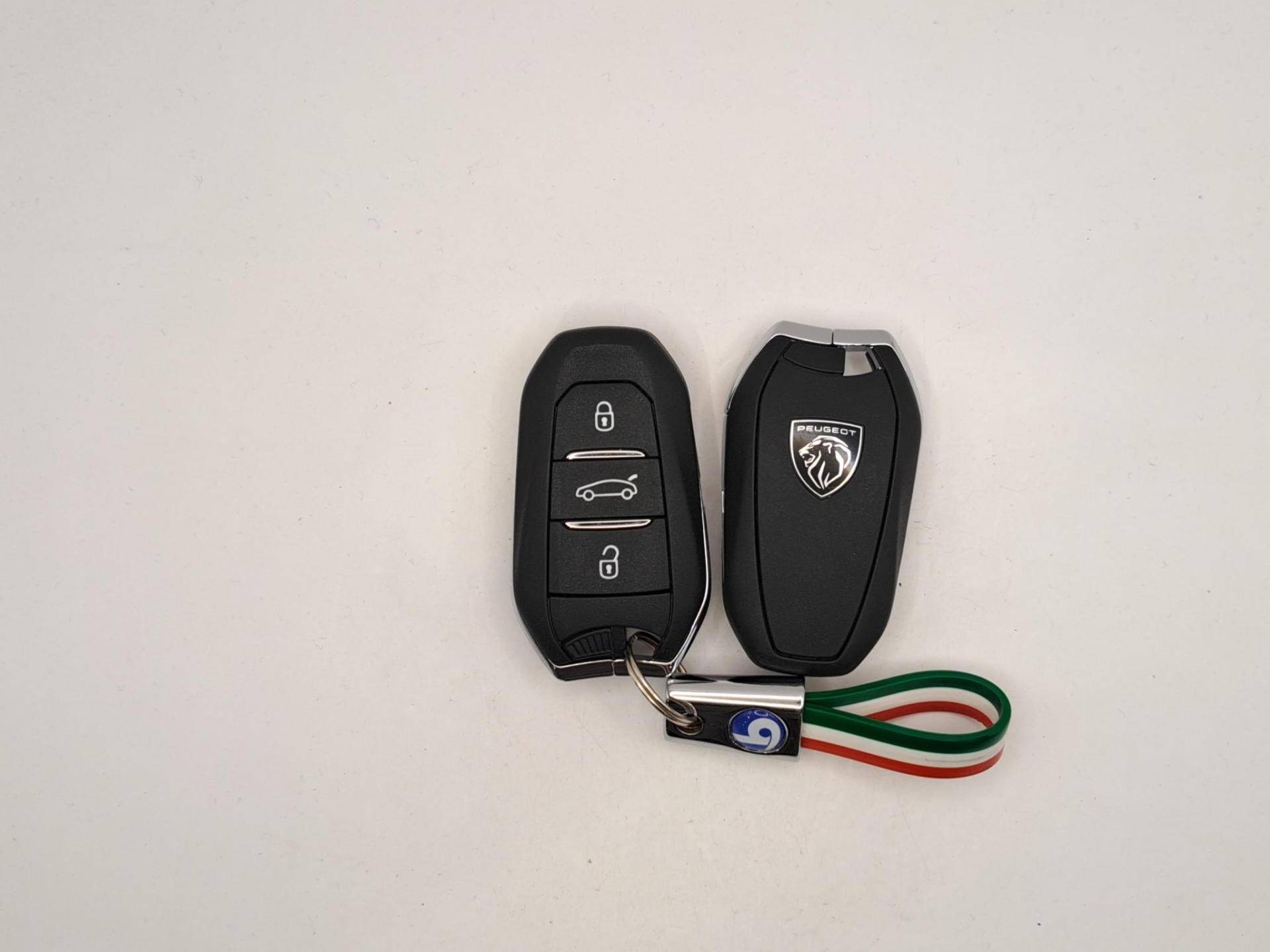 Auto Venduta - PEUGEOT 3008 3008 1.2 hybrid GT 136cv e-dcs6 usata in pronta consegna - Brandini