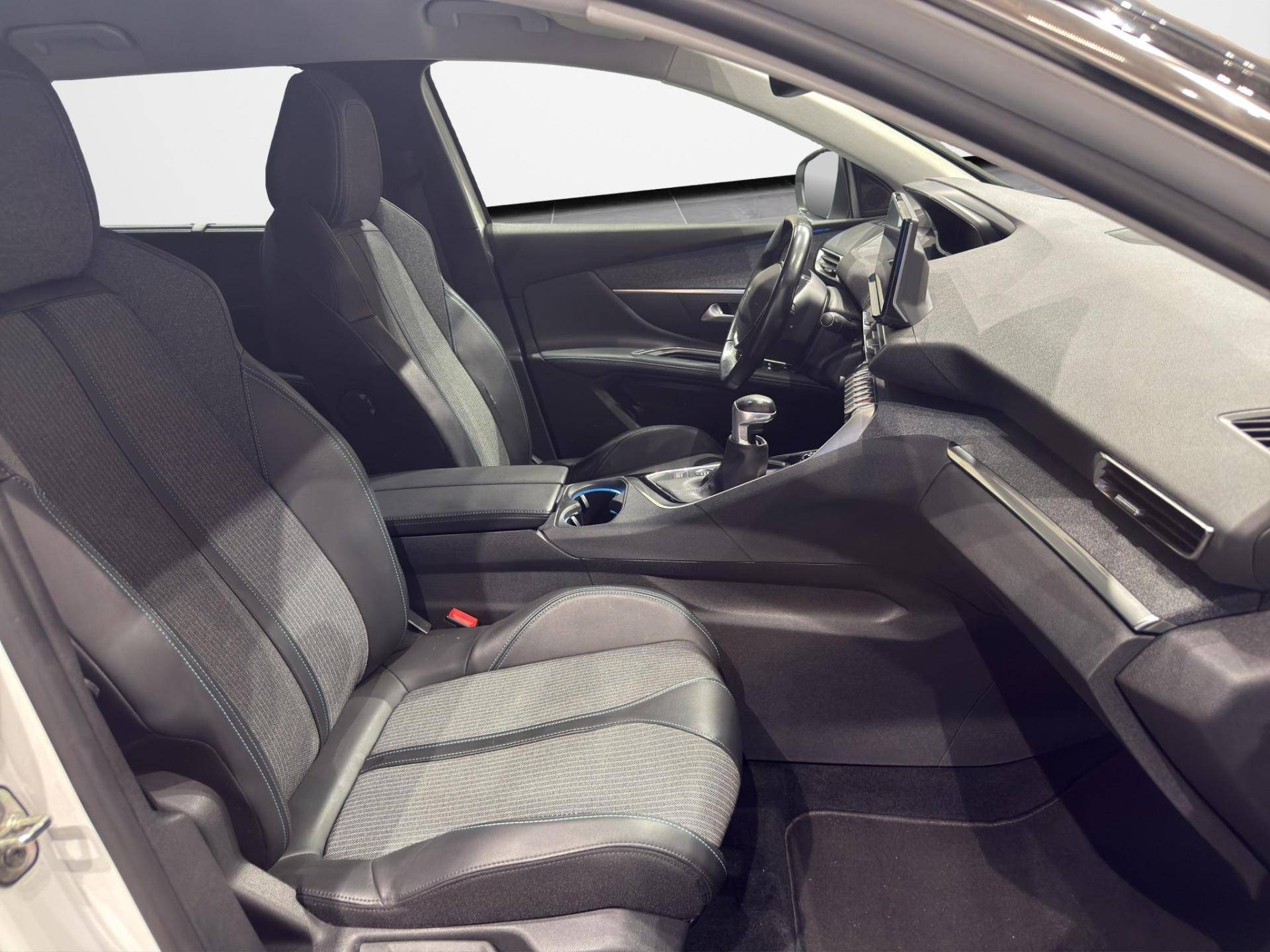 PEUGEOT 5008 5008 1.5 bluehdi Allure s&s 130cv usata in pronta consegna - Brandini