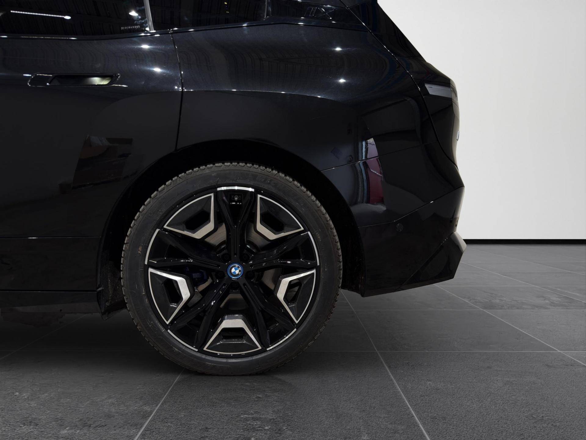 BMW iX iX xdrive50 pacchetto sportivo usata in pronta consegna - Brandini