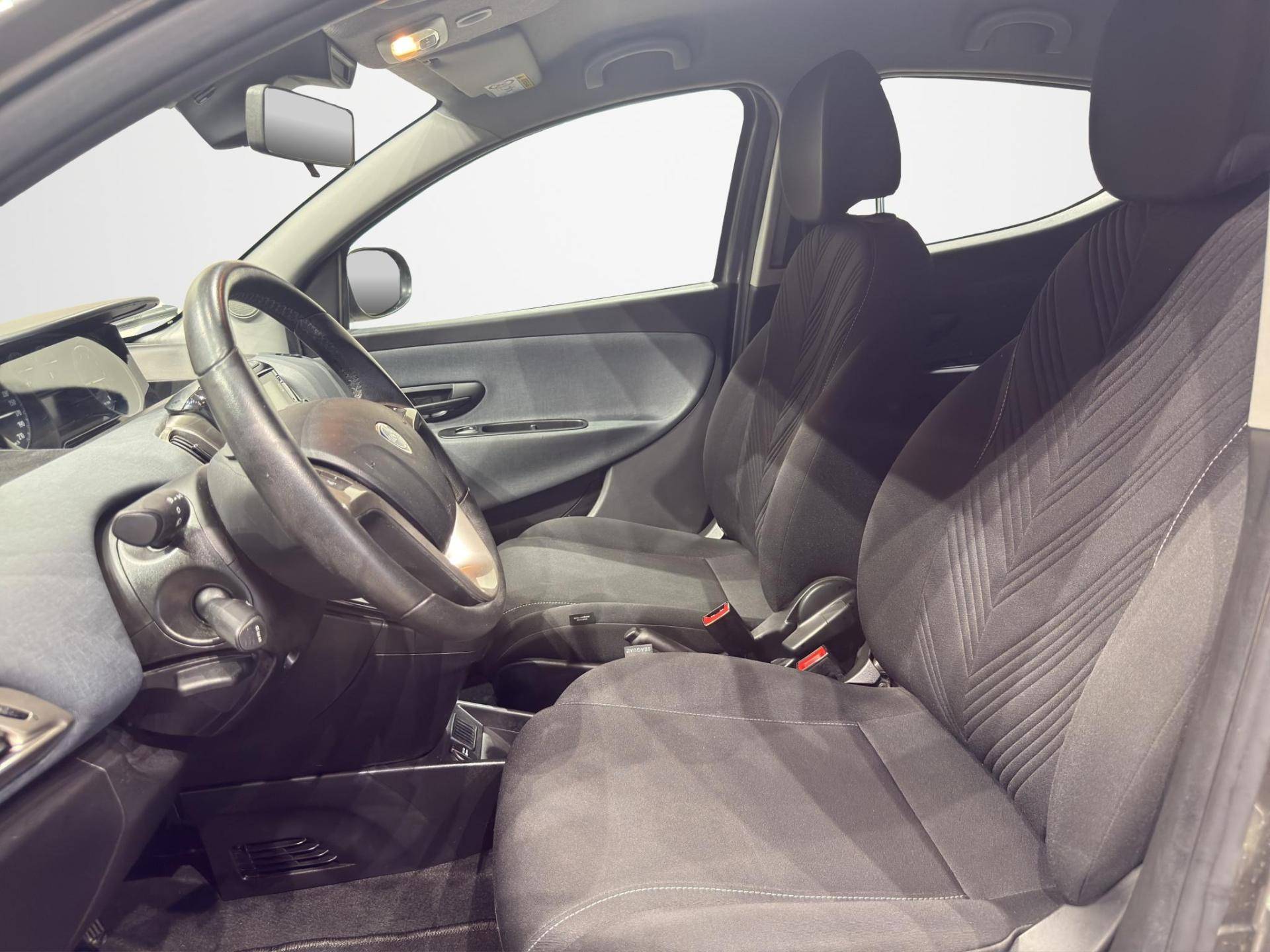 LANCIA Ypsilon Ypsilon 1.0 firefly hybrid Gold s&s 70cv 5p.ti usata in pronta consegna - Brandini