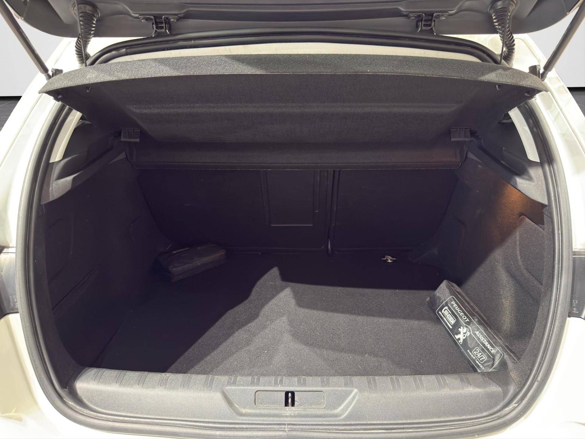 PEUGEOT 308 308 5p 1.5 bluehdi Allure s&s 130cv usata in pronta consegna - Brandini