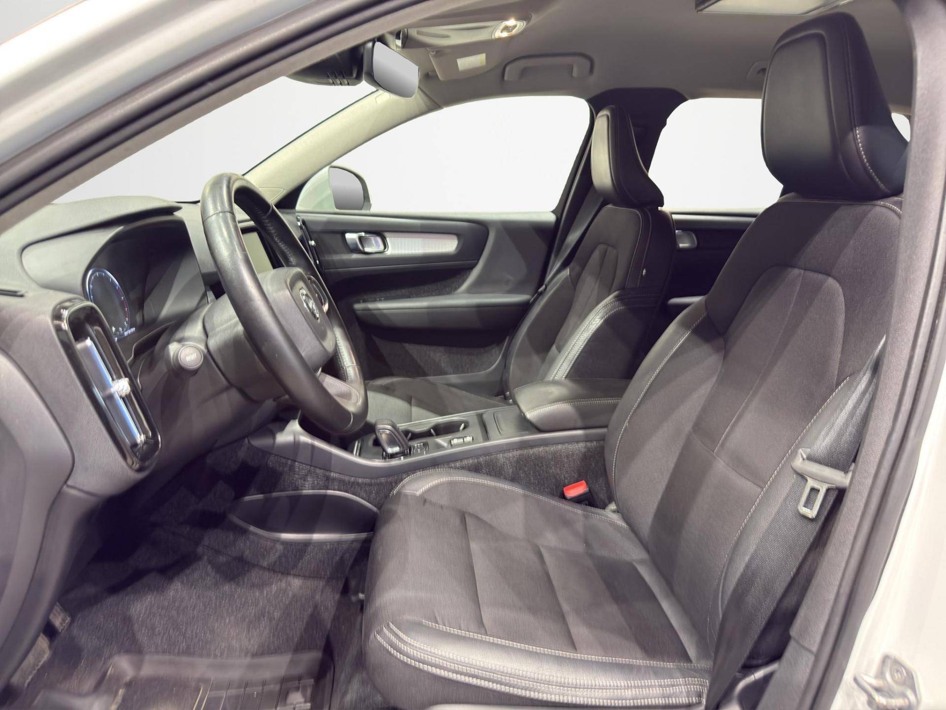 VOLVO XC40 XC40 2.0 d3 Momentum awd geartronic usata in pronta consegna - Brandini